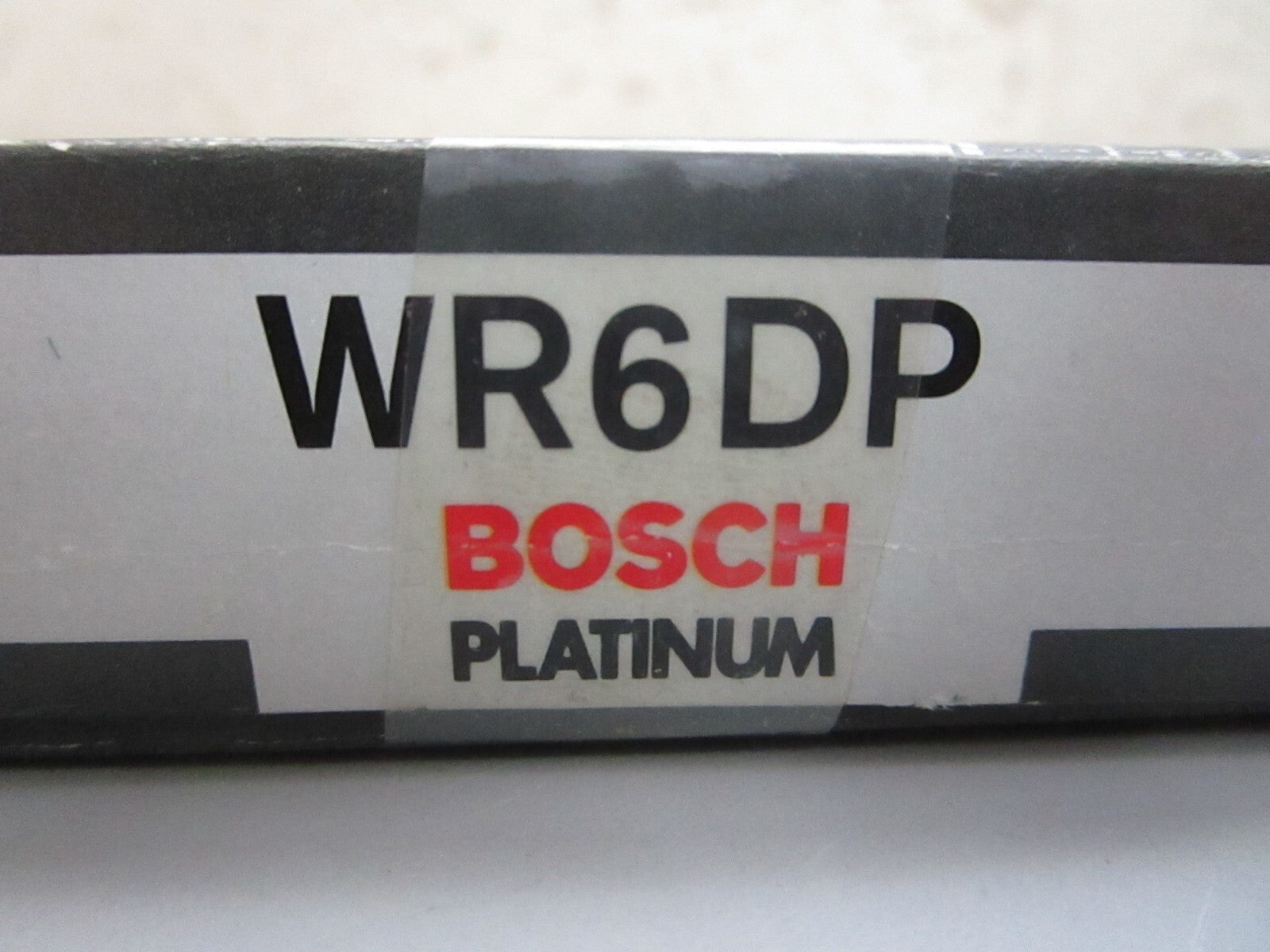 *NEW OEM* (LOT OF 4) 0820 Bosch Platinum Spark Plug WR6DP