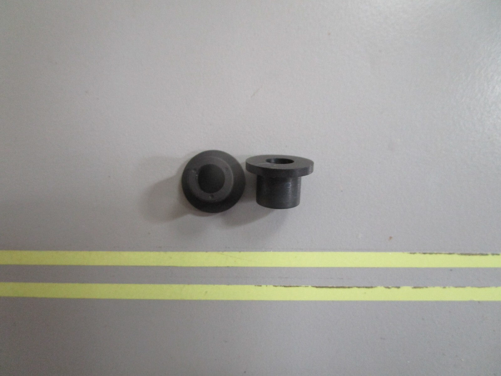 *NEW OEM* (LOT OF 2) 0810 OMC Johnson Evinrude Bushing 911872 0911872