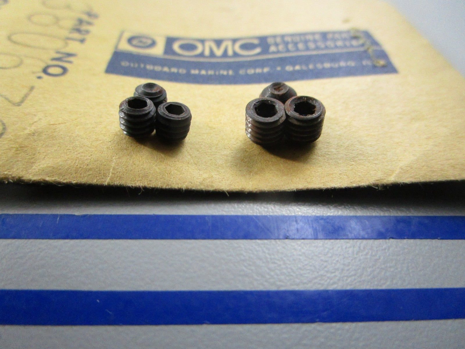 NEW OEM 380676 0380676 OMC Johnson Evinrude Screw Set Assembly 0810