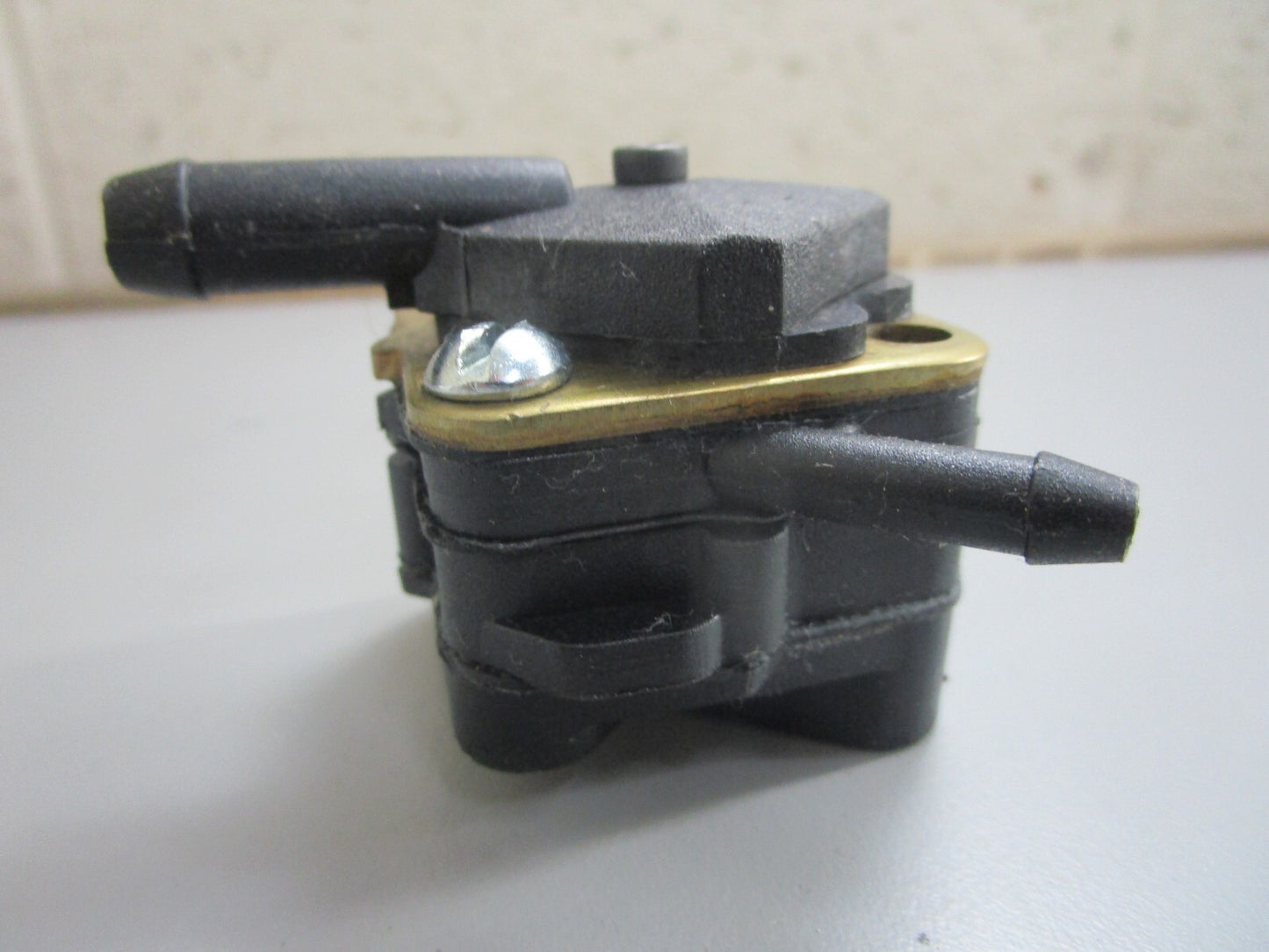 *NEW OEM* 0810 OMC Johnson Evinrude Fuel Pump Assembly 879077 0879077