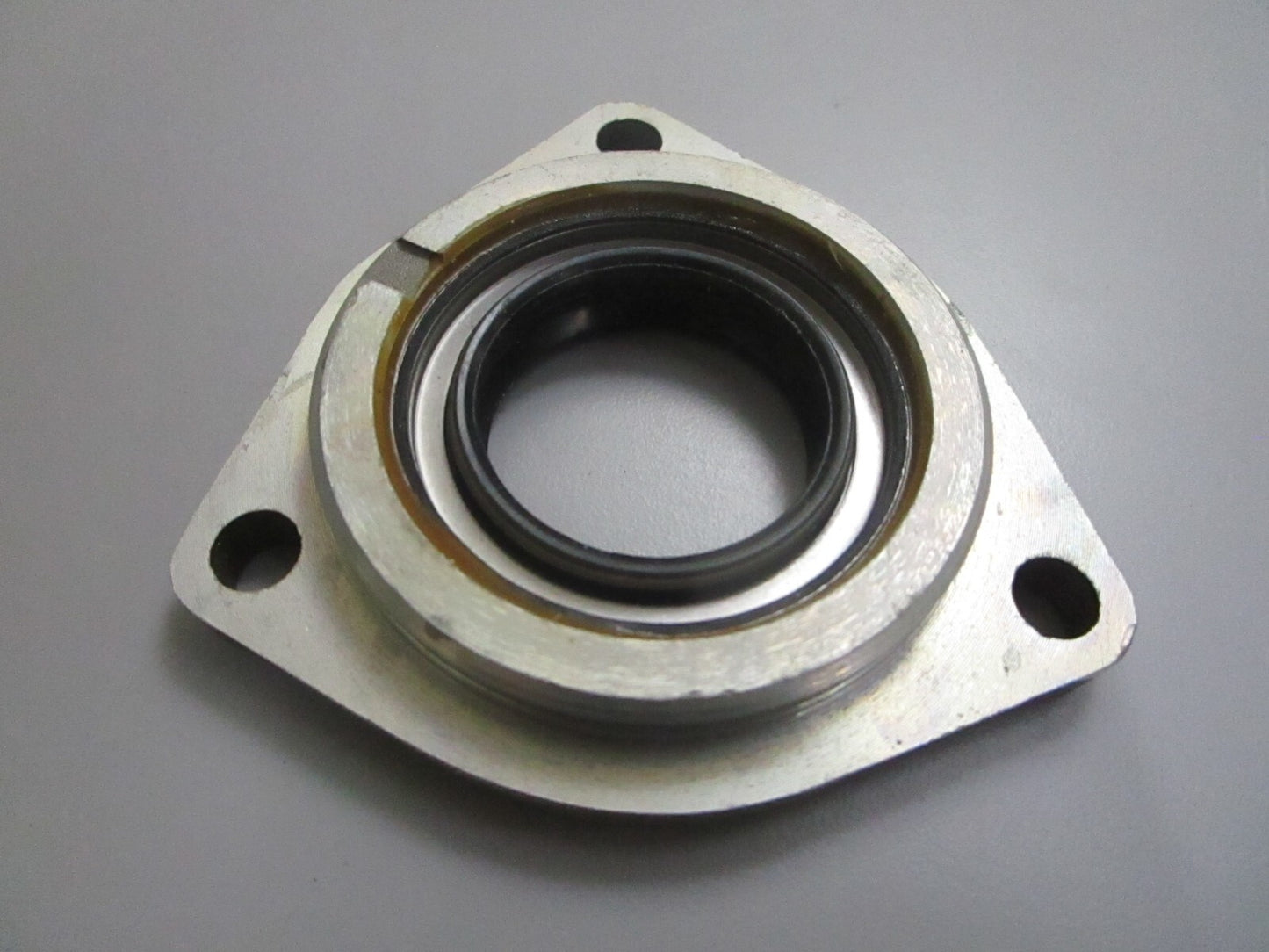 *NEW OEM* 0810 OMC Johnson Evinrude Retainer & Seal 980478 990806