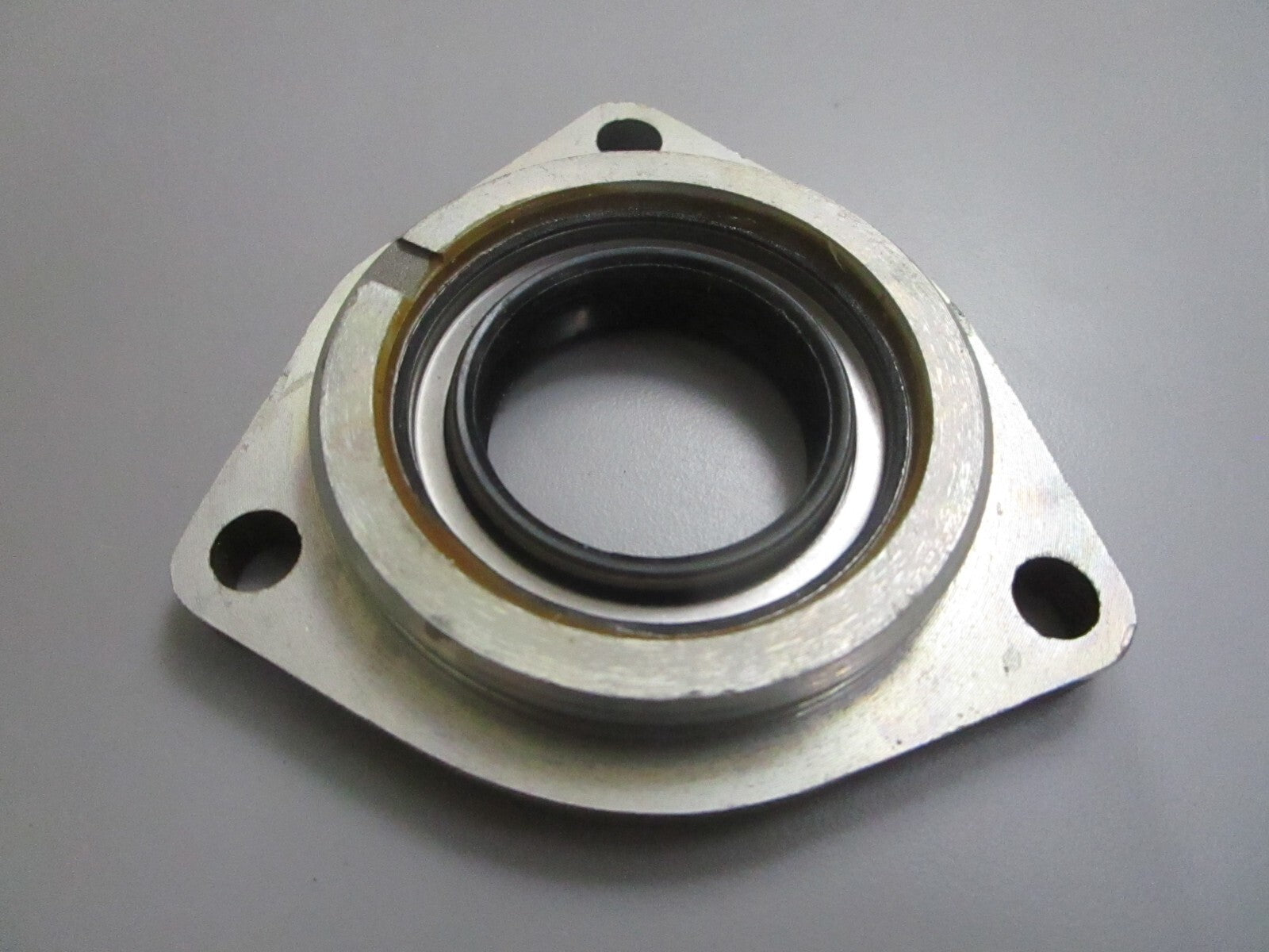 *NEW OEM* 0810 OMC Johnson Evinrude Retainer & Seal 980478 990806