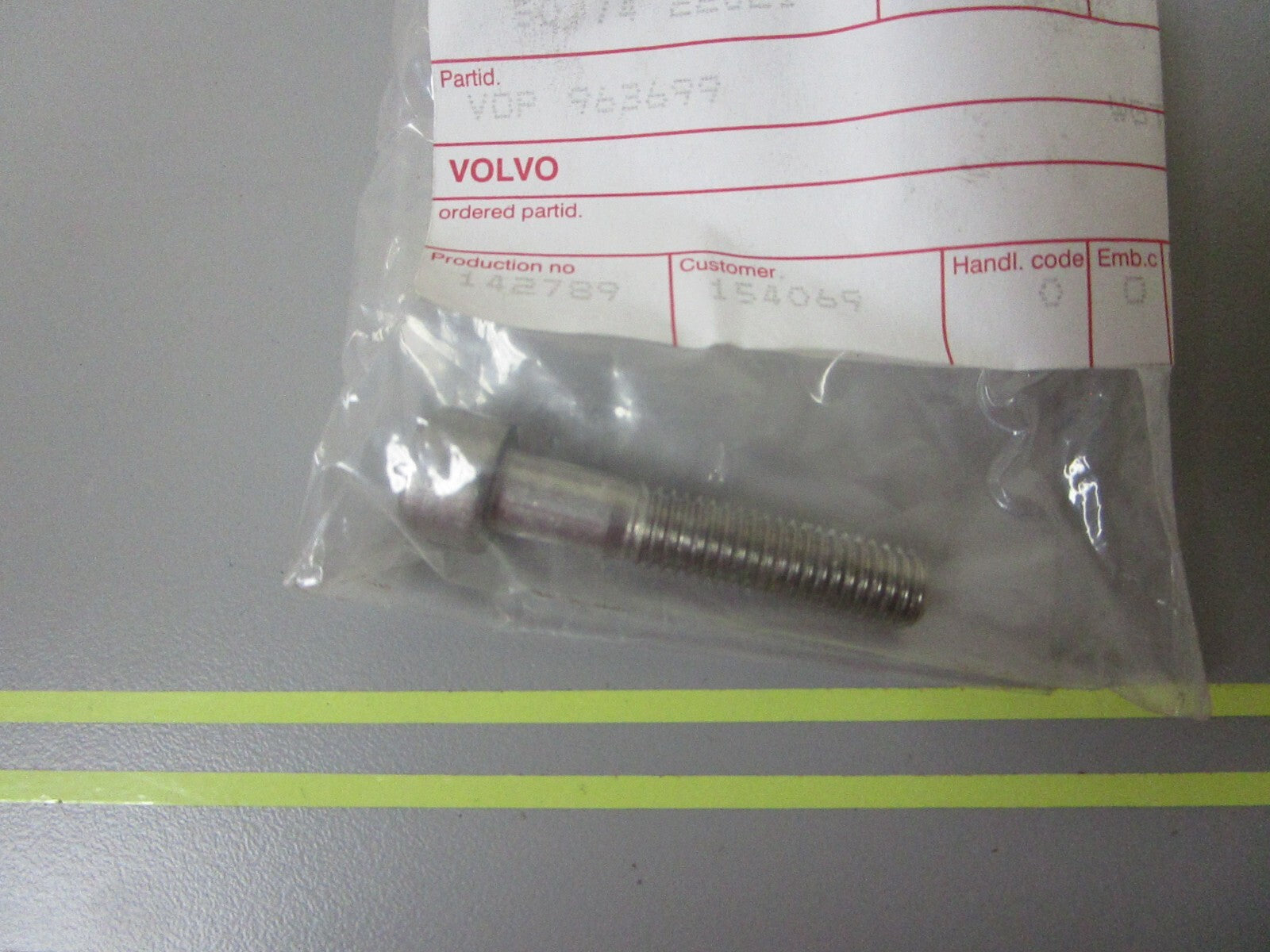 *NEW OEM* 0810 Volvo Penta Hexagon Socket Screw 963699