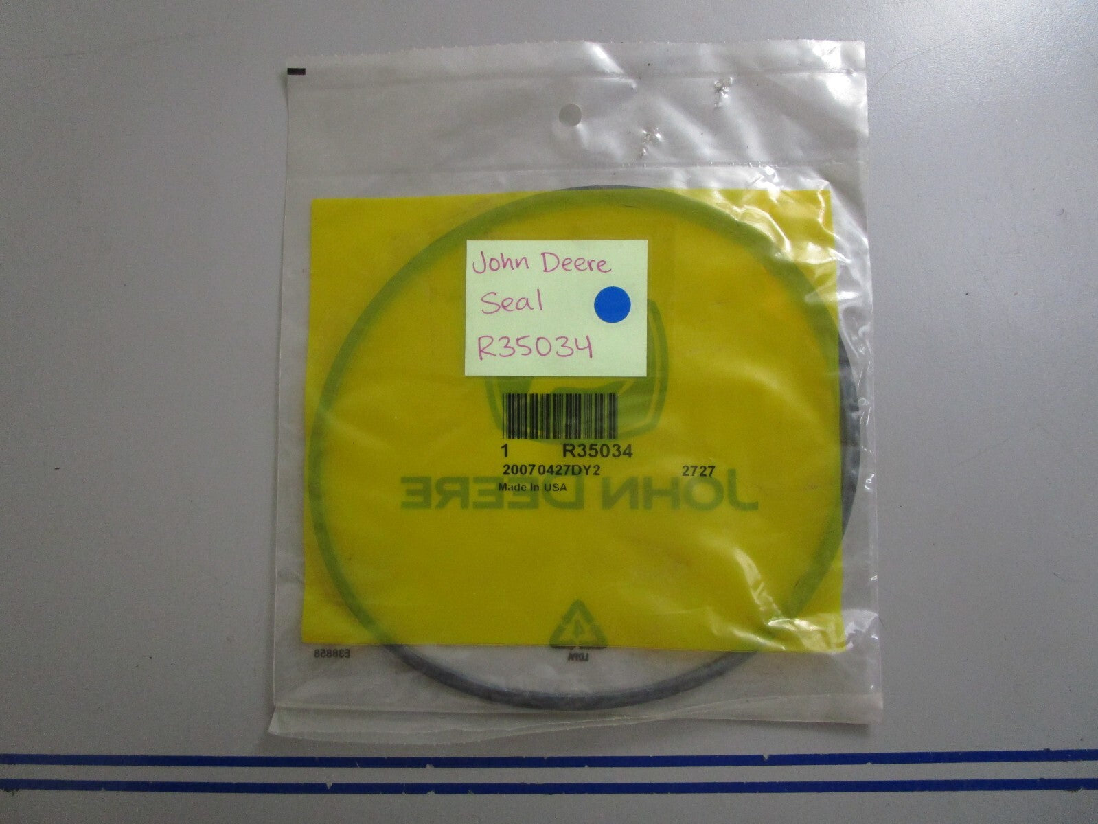 *NEW OEM* 0810 John Deere Seal R35034