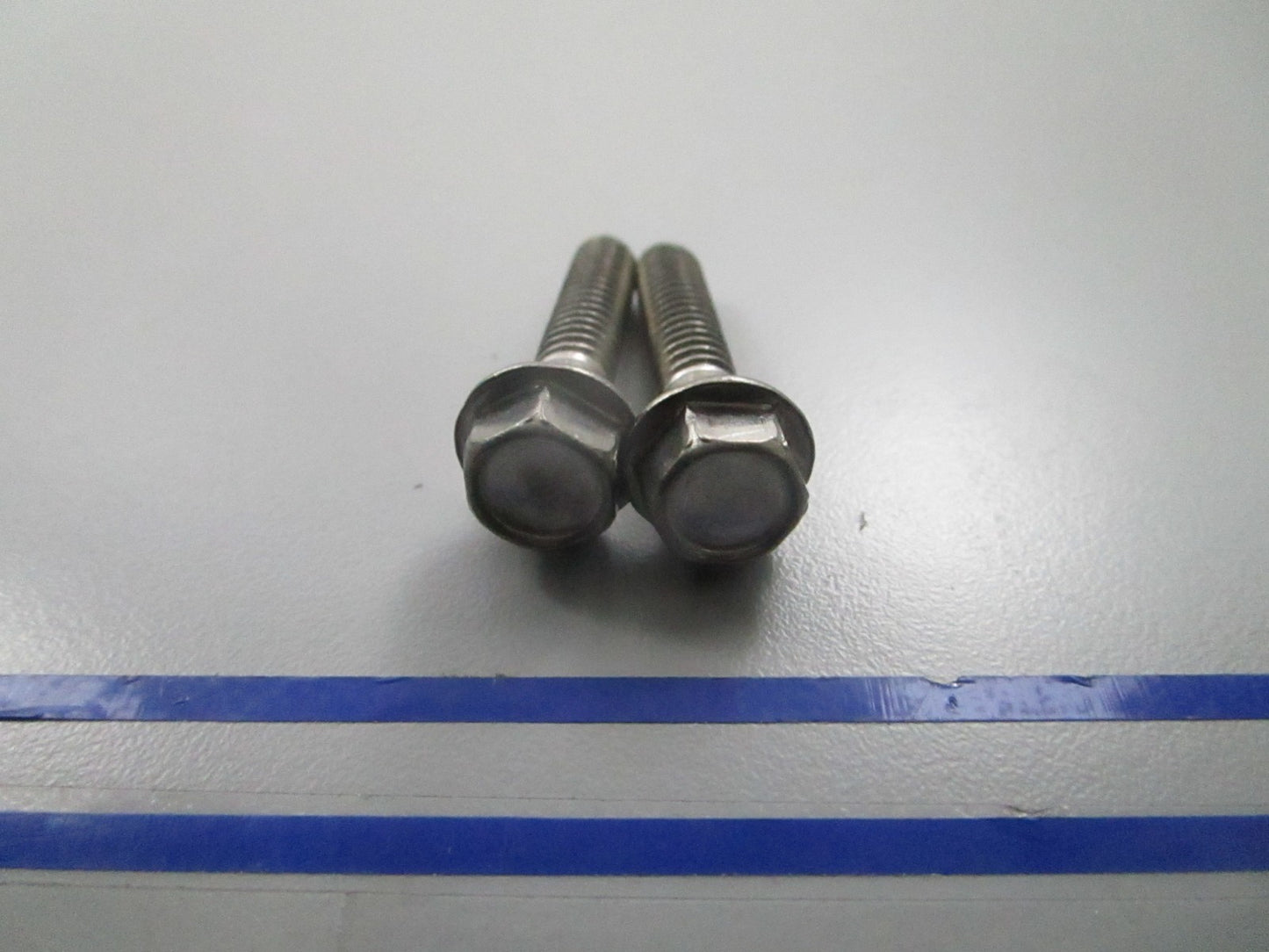 *NEW OEM* (LOT OF 2) 0810 OMC Johnson Evinrude Screw 333676 0333676