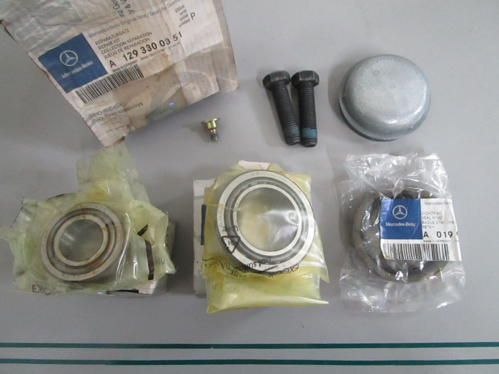 NEW OEM A1293300351 Mercedes-Benz Clutch Bearing Kit 0820