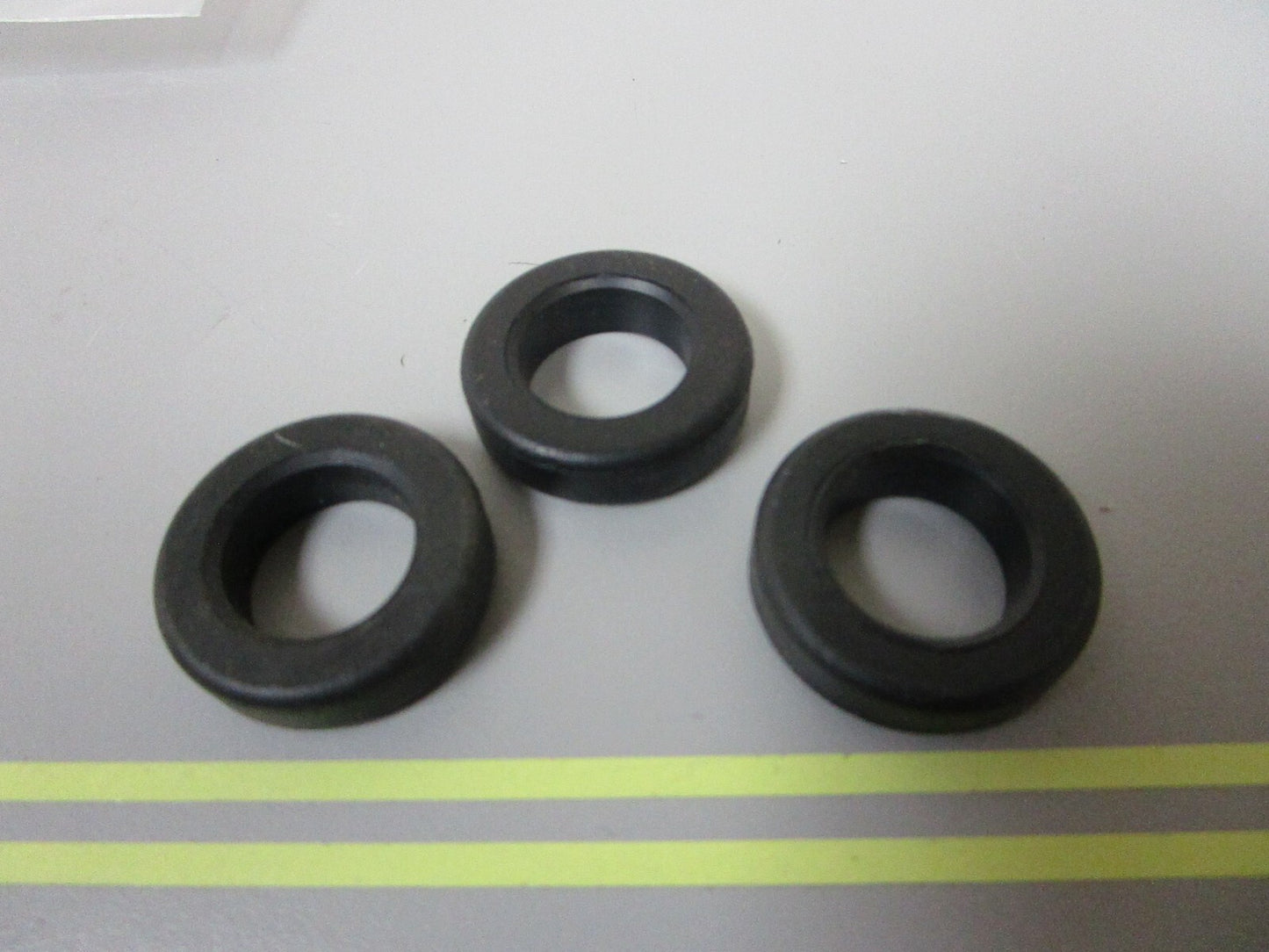 *NEW OEM* (LOT OF 3) 0810 OMC Johnson Evinrude Grommet 320880 0320880