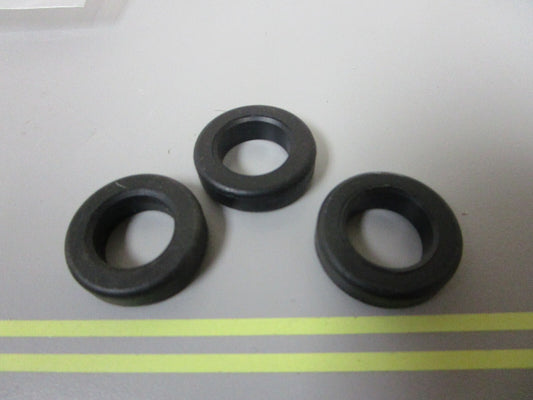 *NEW OEM* (LOT OF 3) 0810 OMC Johnson Evinrude Grommet 320880 0320880