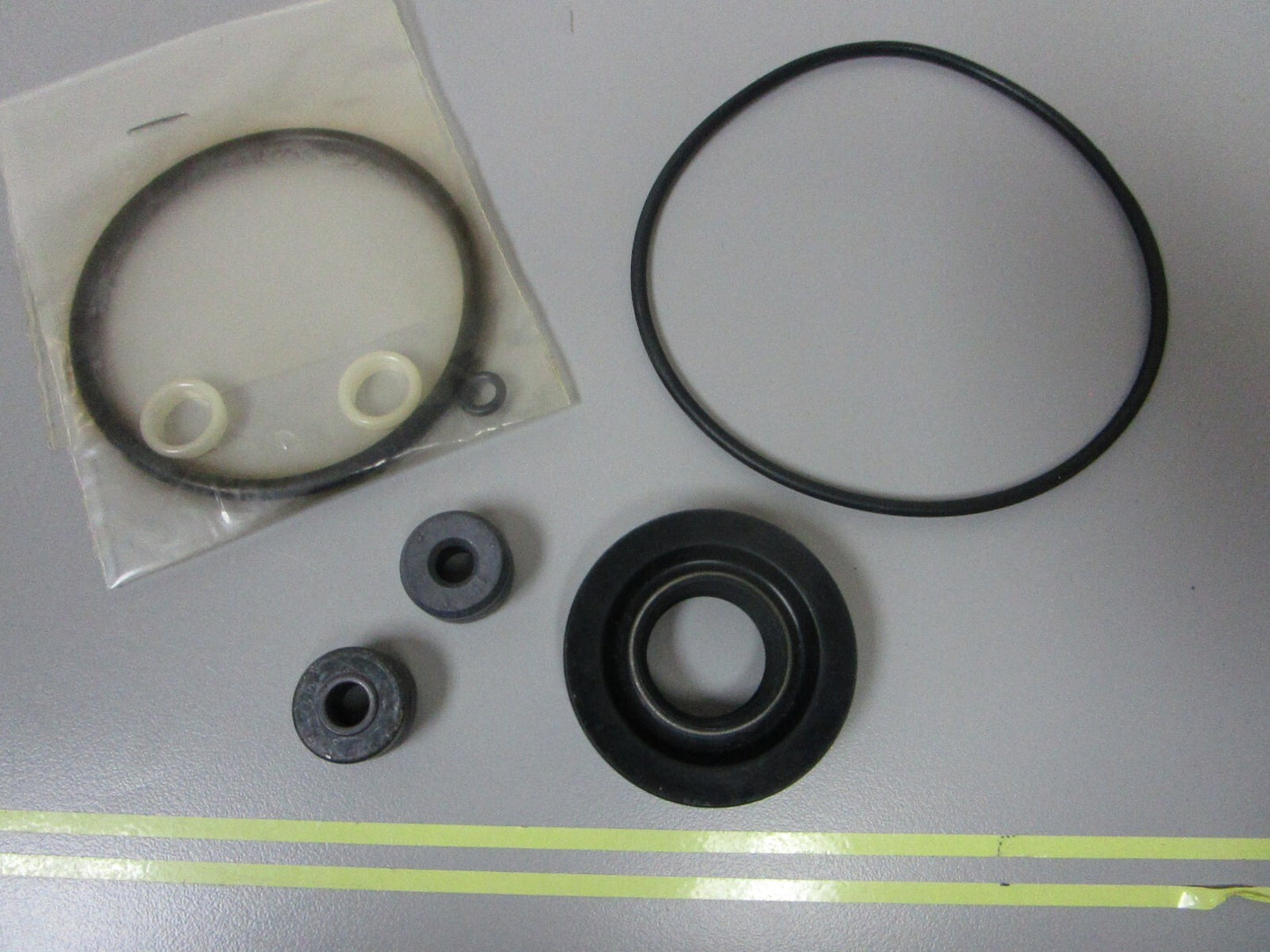 *NEW OEM* 0810 Mercury Quicksilver Seal Kit FK1060