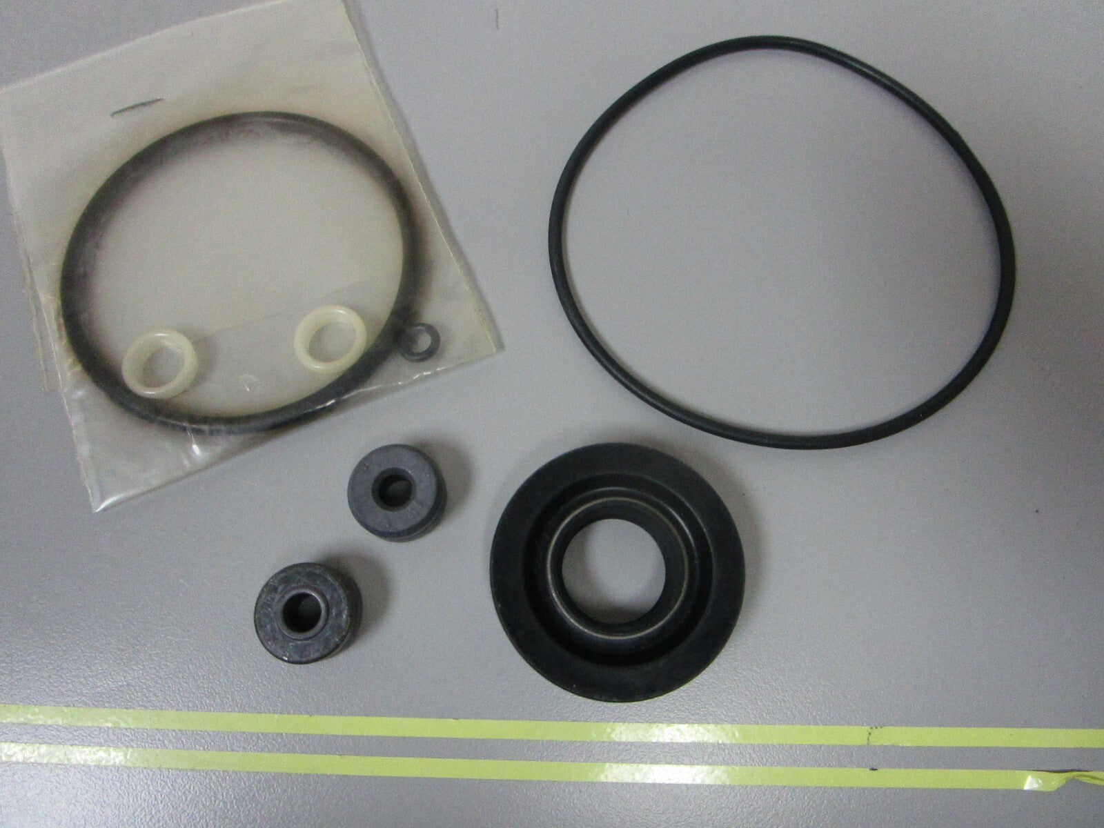 *NEW OEM* 0810 Mercury Quicksilver Seal Kit FK1060