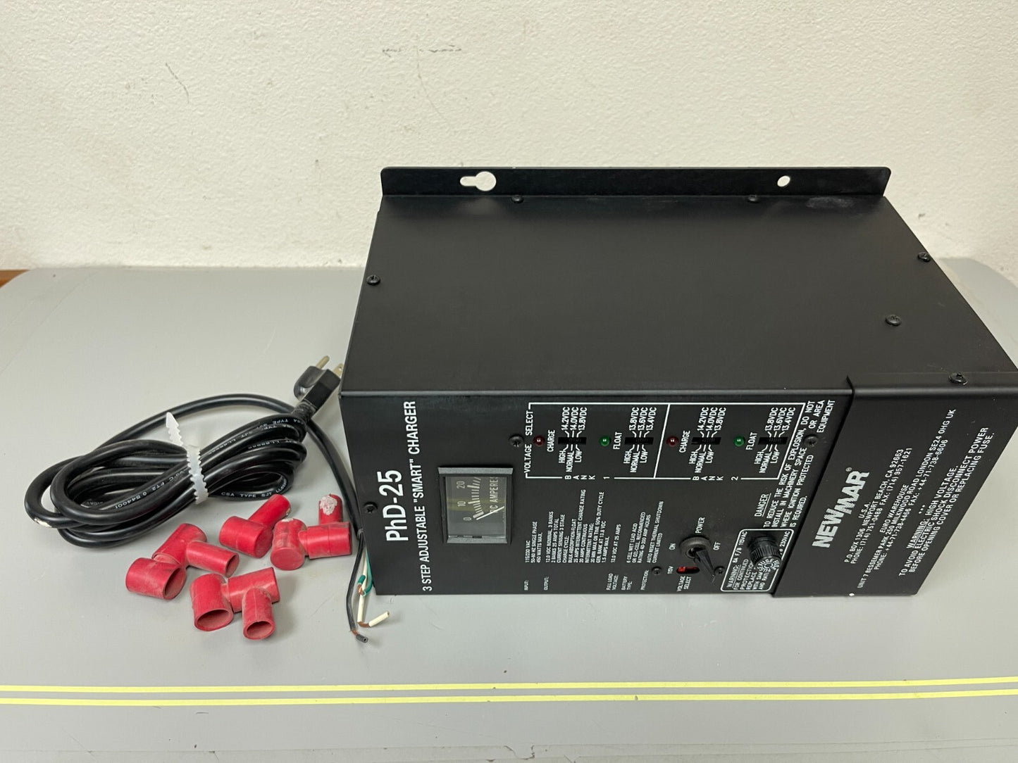 *NEW OEM* 0720 Newmar 30 DC Amperes PHD-25 Battery Charger 445-0250-0