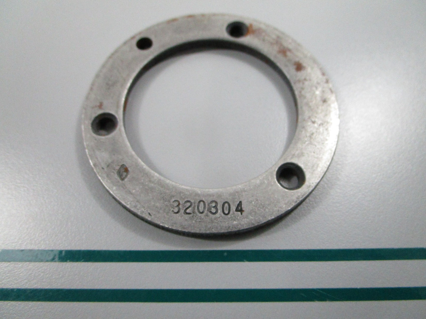 NEW OEM 320304 0320304 OMC Johnson Evinrude Retainer Plate 0810