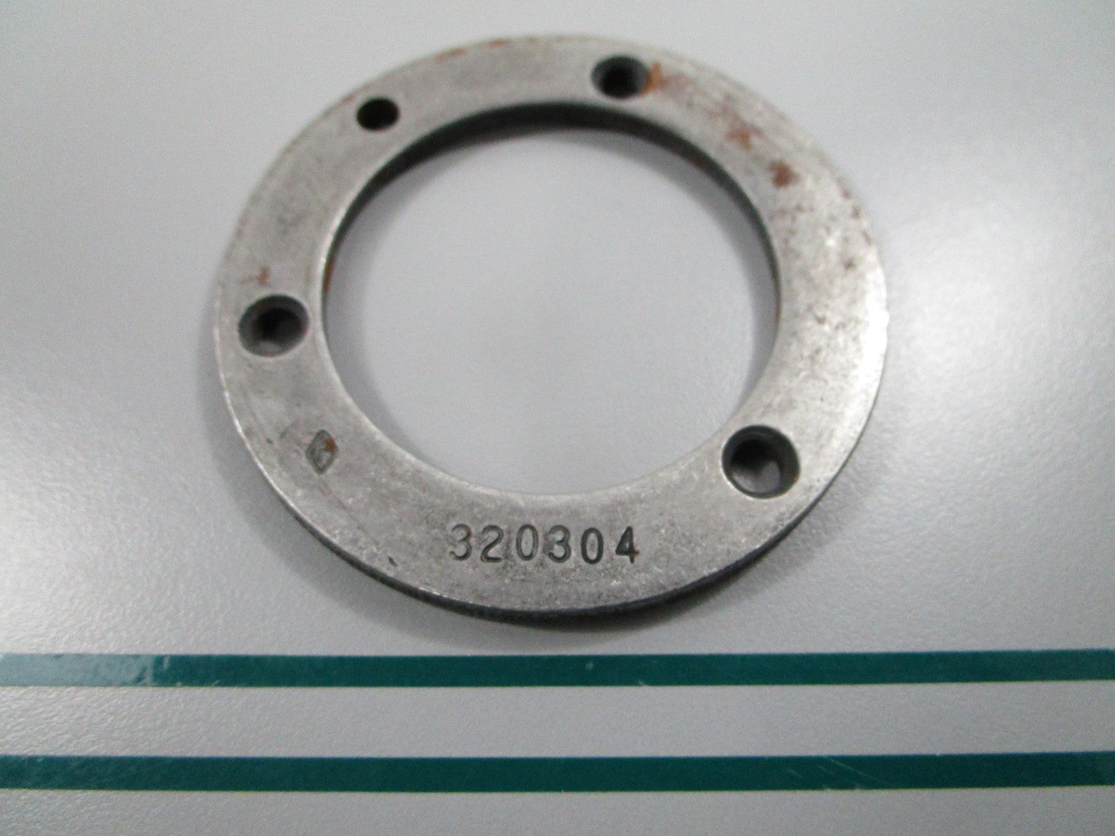 NEW OEM 320304 0320304 OMC Johnson Evinrude Retainer Plate 0810