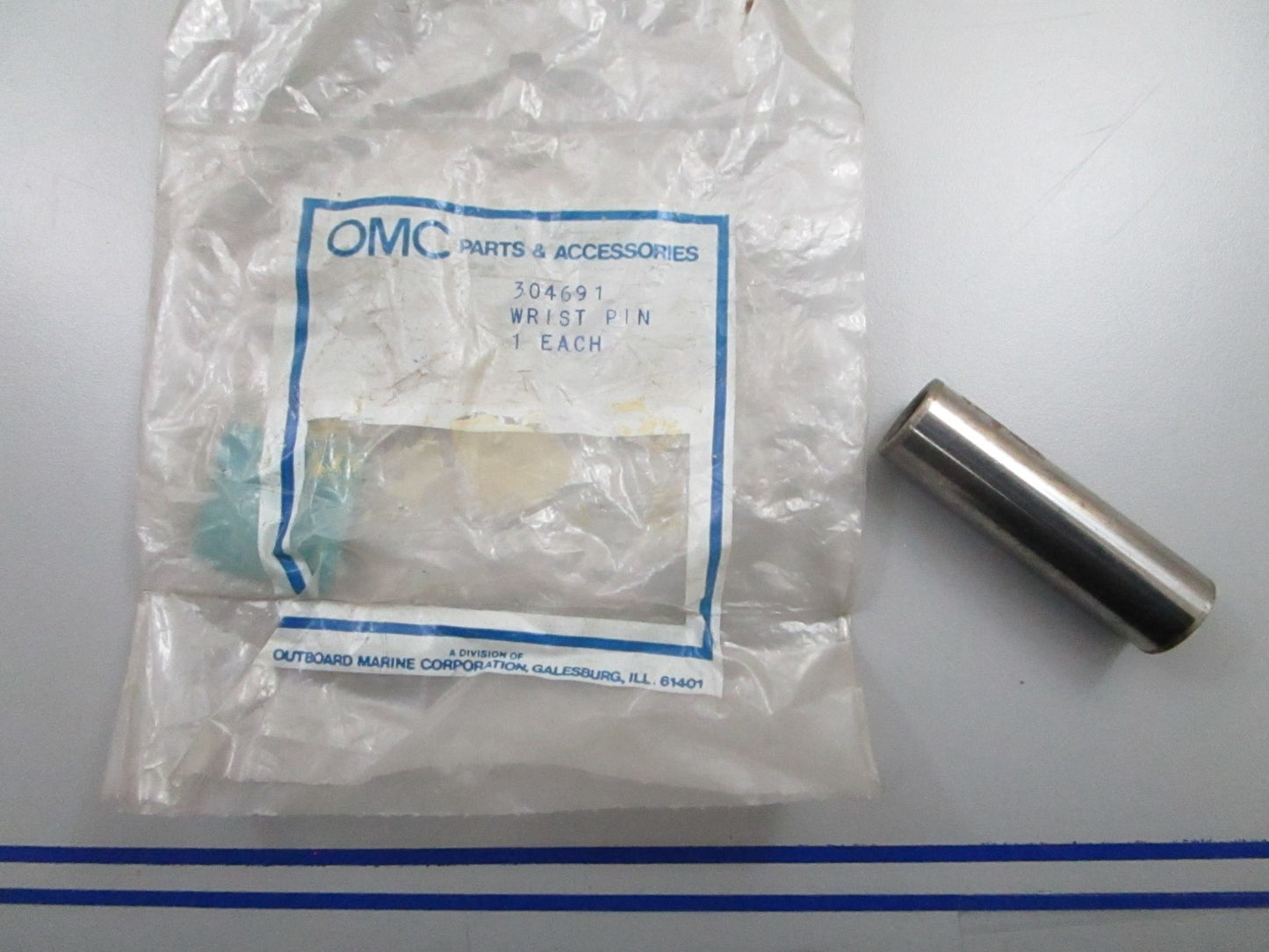 *NEW OEM* 0810 OMC Johnson Evinrude Wrist Pin 304691 0304691
