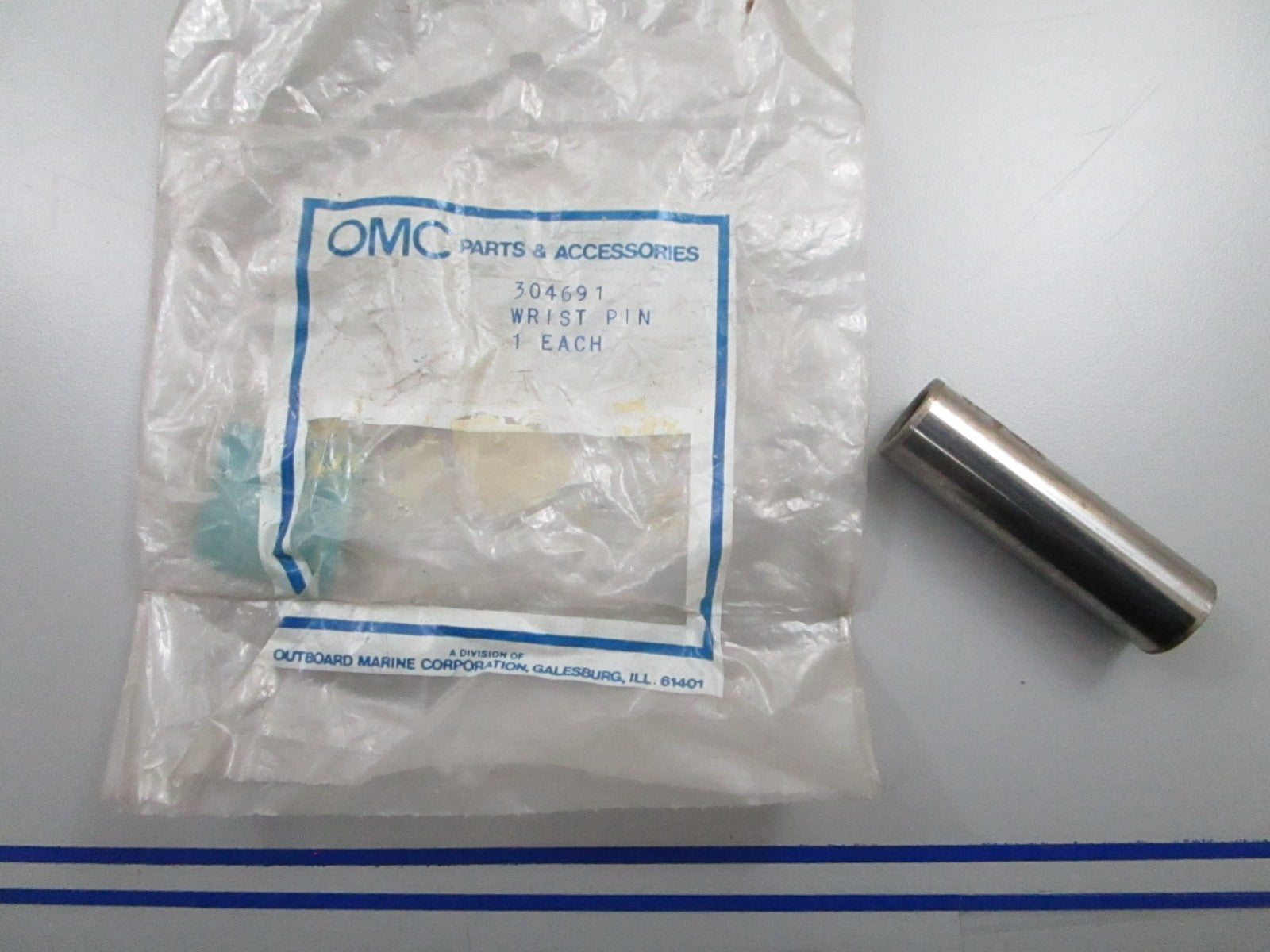 *NEW OEM* 0810 OMC Johnson Evinrude Wrist Pin 304691 0304691