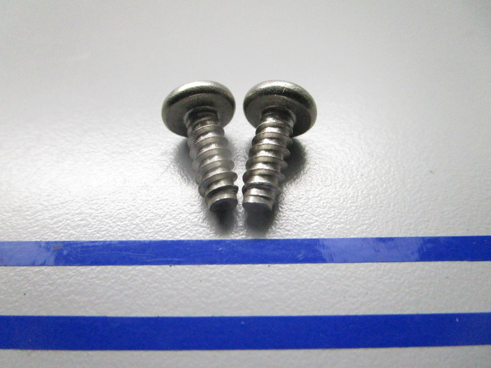 *NEW OEM* (LOT OF 2) 0720 OMC Johnson Evinrude Screw 315656 0315656