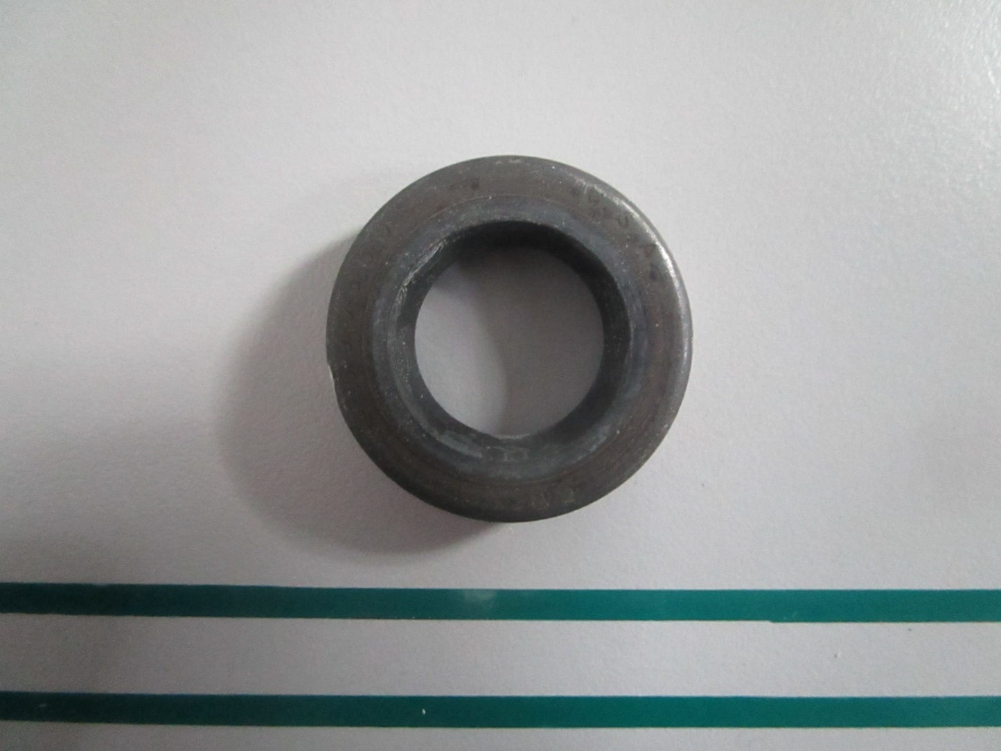 NEW OEM 330550 0330550 OMC Johnson Evinrude Seal 0820