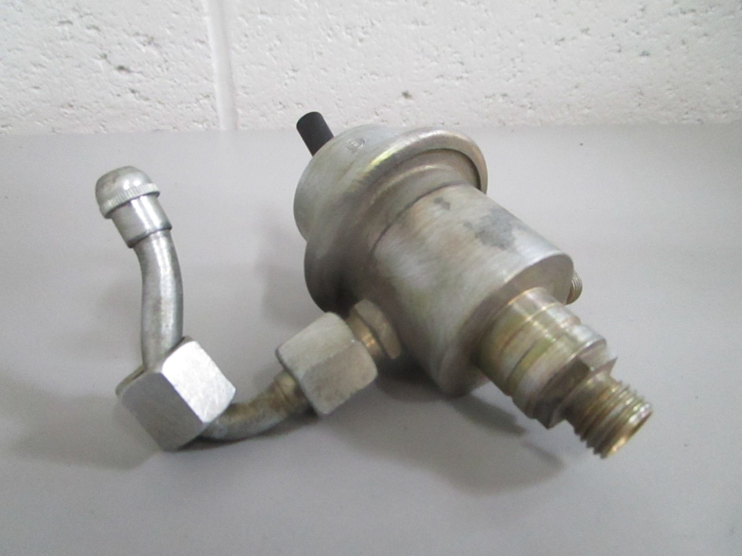 NEW OEM 0000780392 0438161001 Mercedes-Benz Bosch Fuel Pressure Regulator 0820