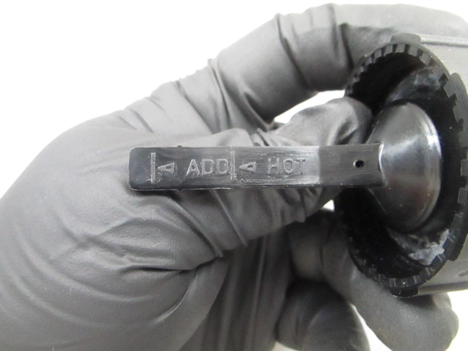 *NEW OEM* 0810 Volvo Penta Cover 1359625