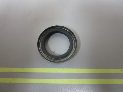 *NEW OEM* 0720 OMC Johnson Evinrude  Oil Retainer 321466 0321466