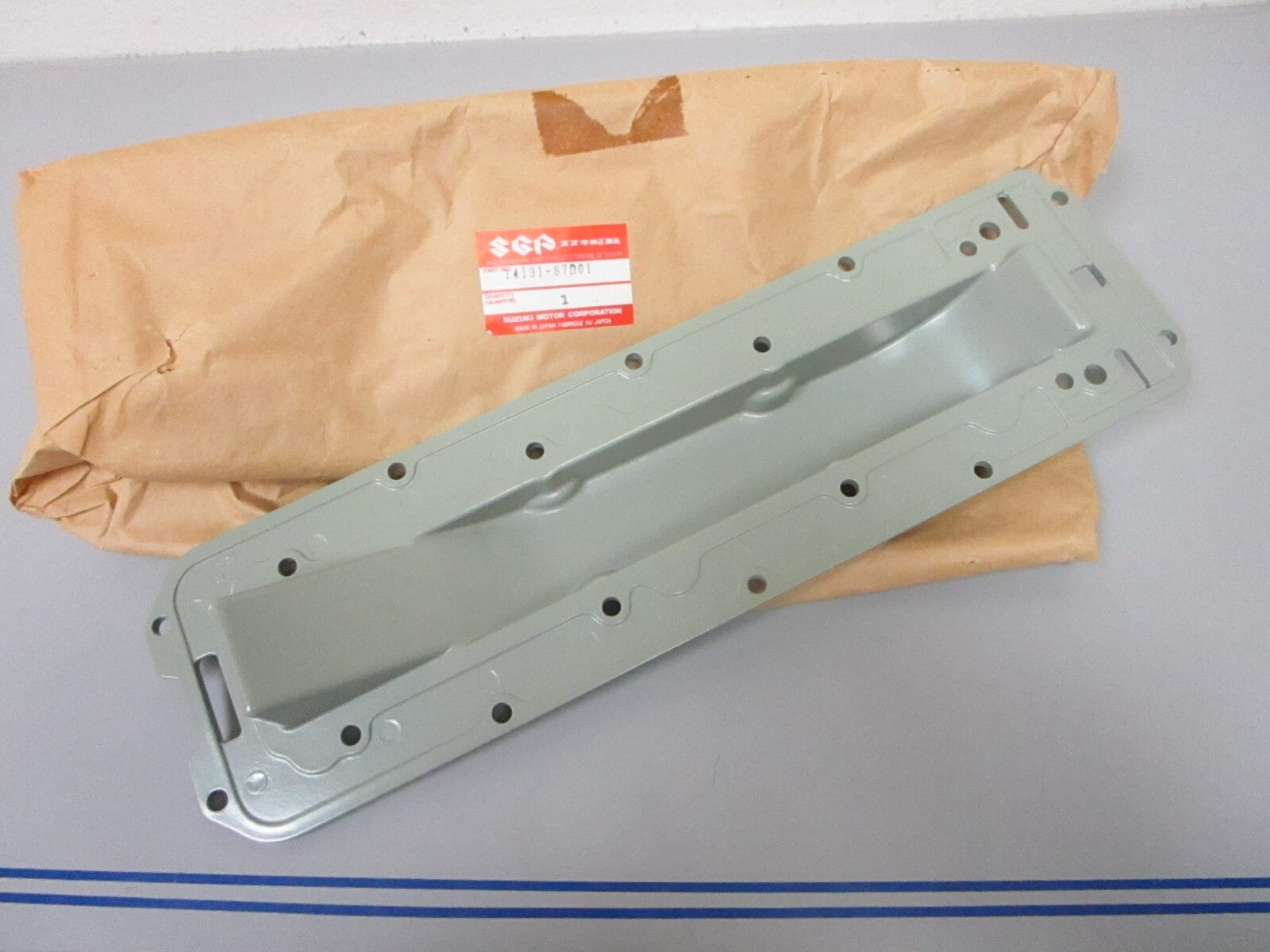 *NEW OEM* 0720 Suzuki 150 175 200 225 hp Exhaust Plate 14131-87D01