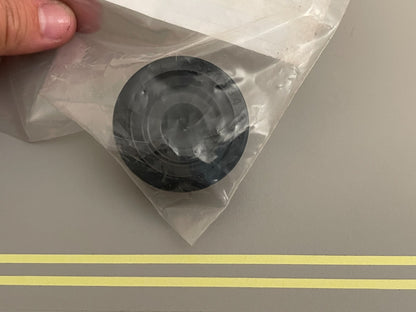 *NEW OEM* 0810 OMC Johnson Evinrude Prop Shaft Cap 324694 0324694