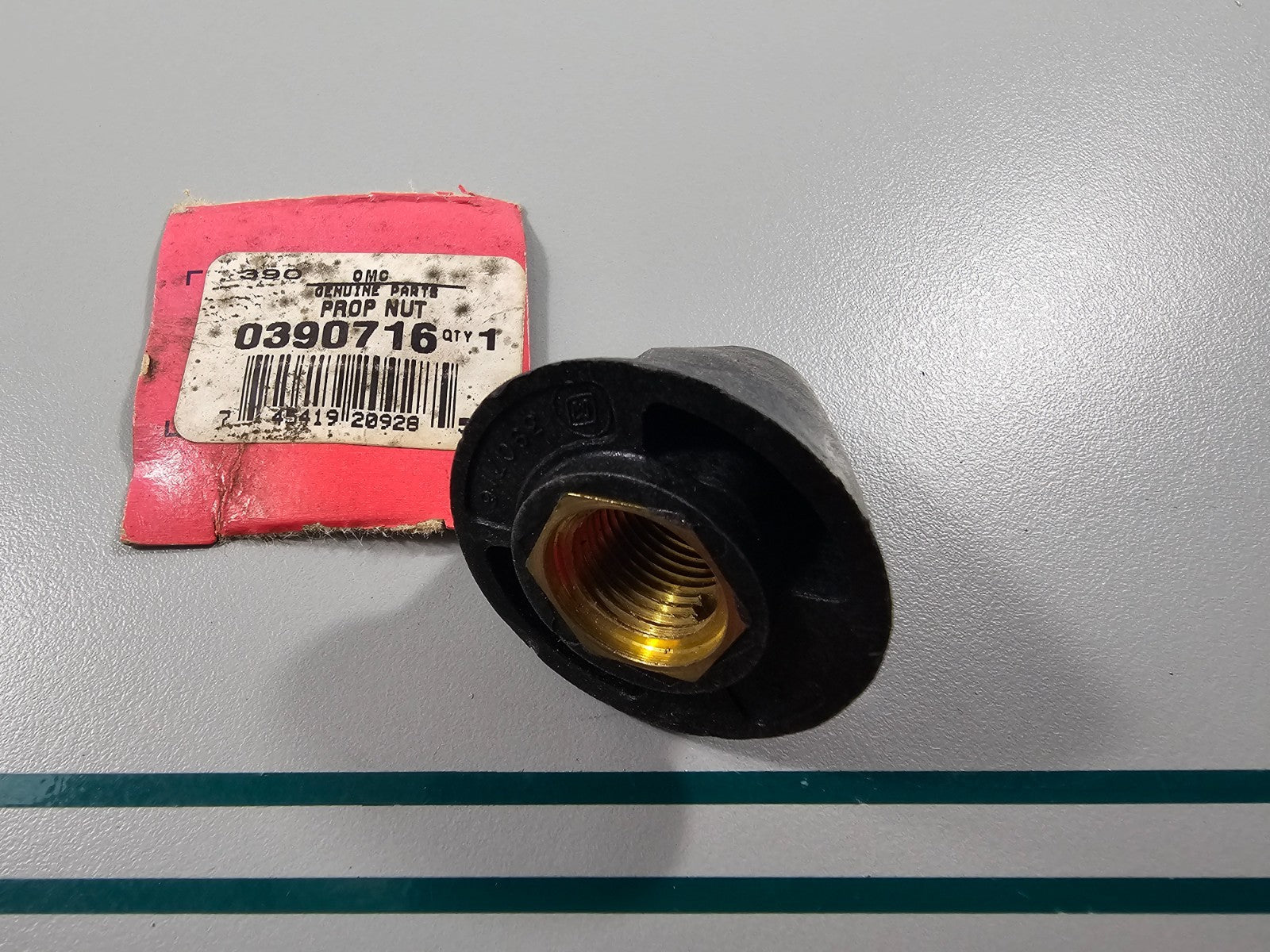 NEW OEM 390716 0390716 OMC Johnson Evinrude Prop Nut 0810