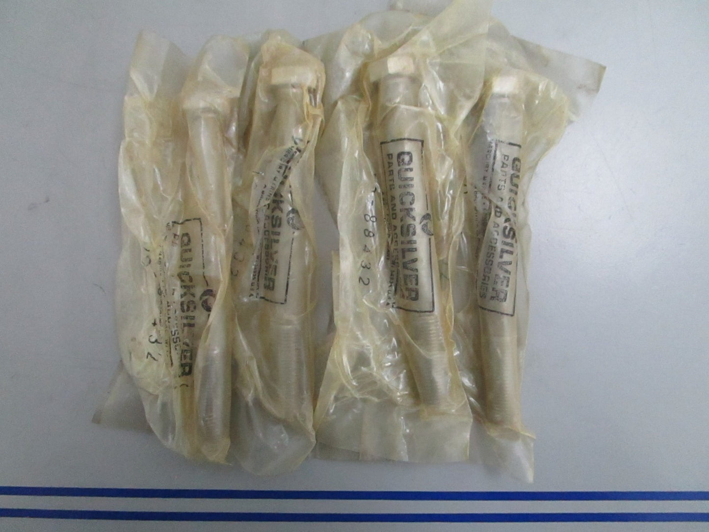 *NEW OEM* (LOT OF 4) 0820 Mercury Quicksilver Screw 10-88432