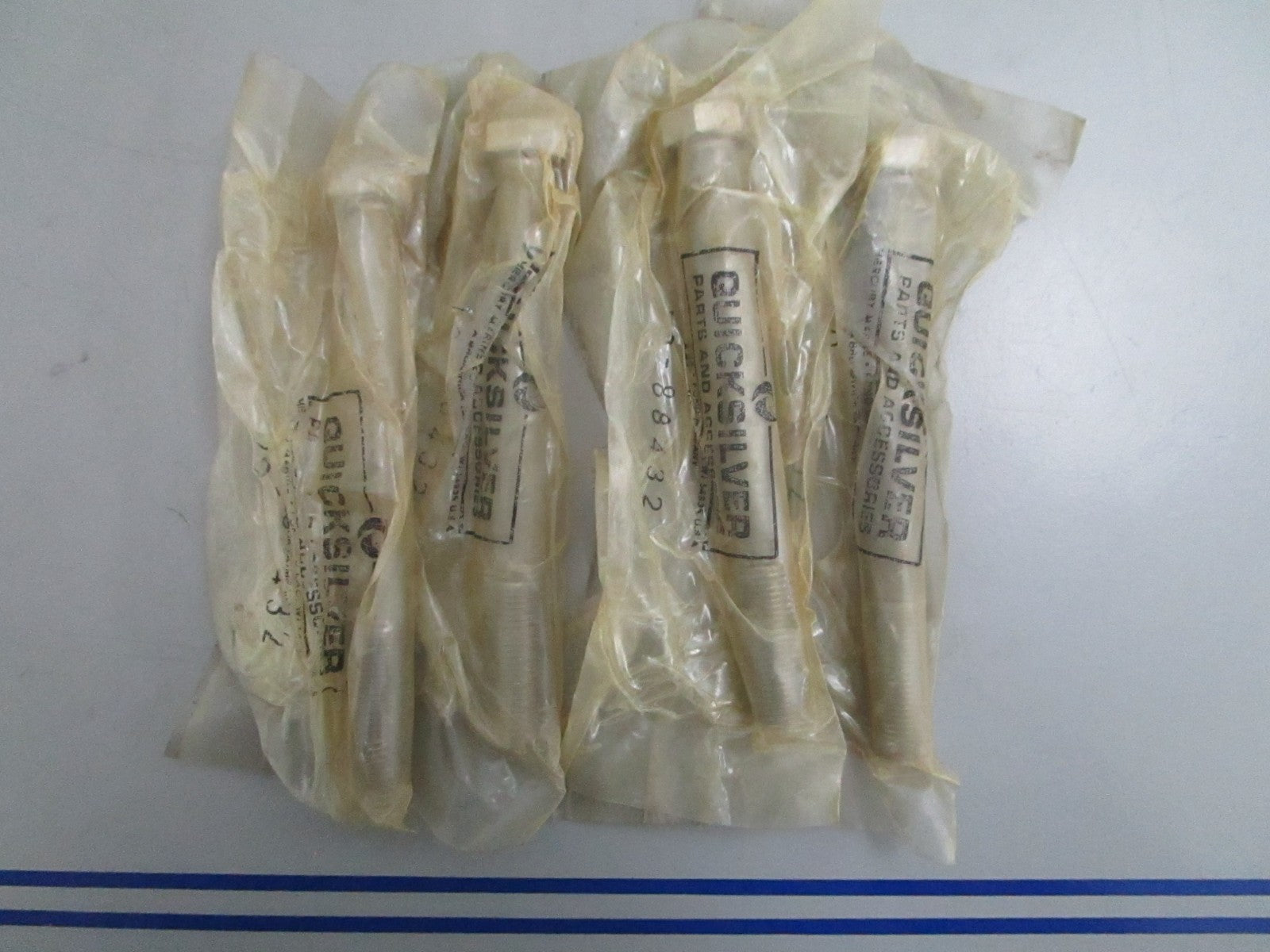 *NEW OEM* (LOT OF 4) 0820 Mercury Quicksilver Screw 10-88432