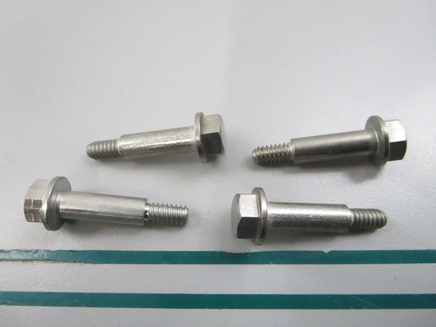NEW OEM (LOT OF 4) 332638 0332638 OMC Johnson Evinrude Screw 0810