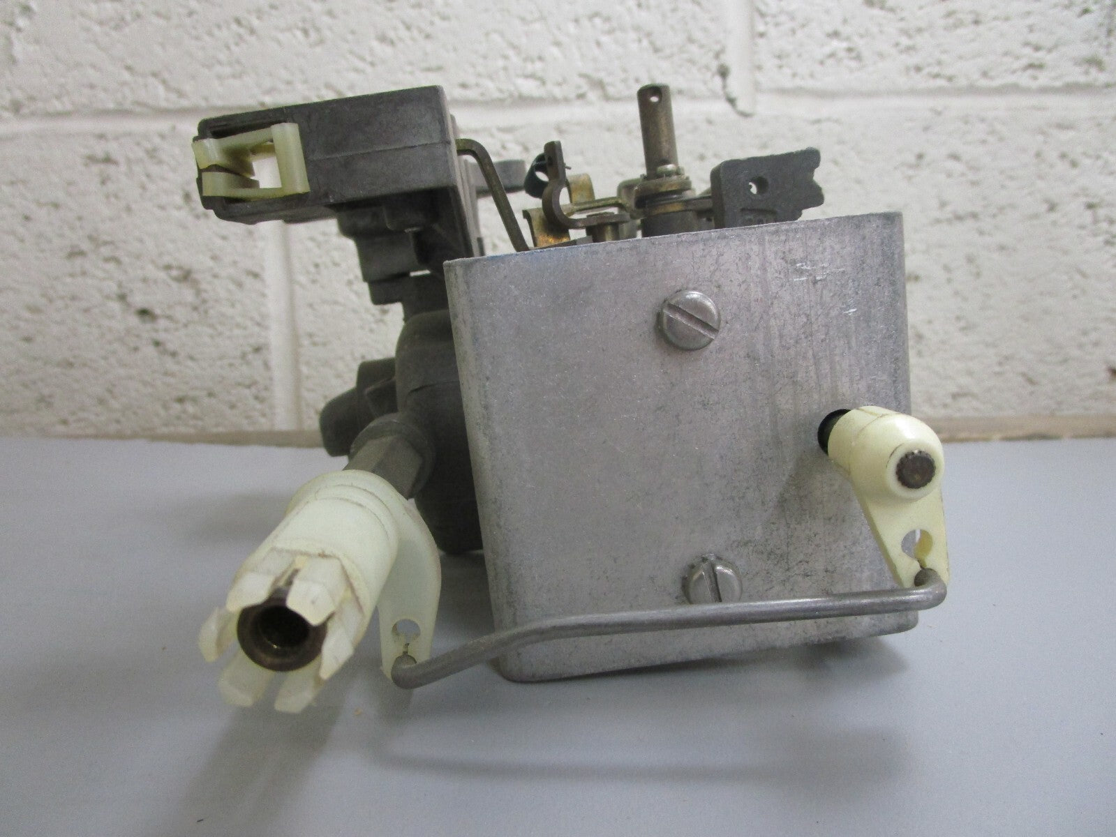 *NEW OEM* 0820 OMC Johnson Evinrude Carburetor 381718 0381718