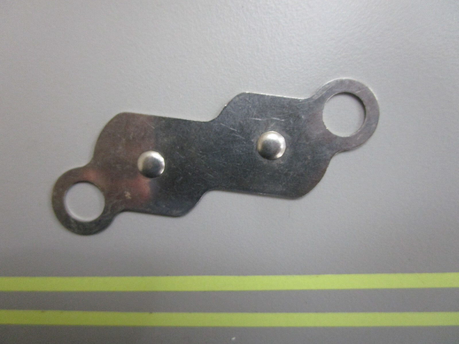 *NEW OEM* 0810 OMC Johnson Evinrude Clamp 323400 0323400