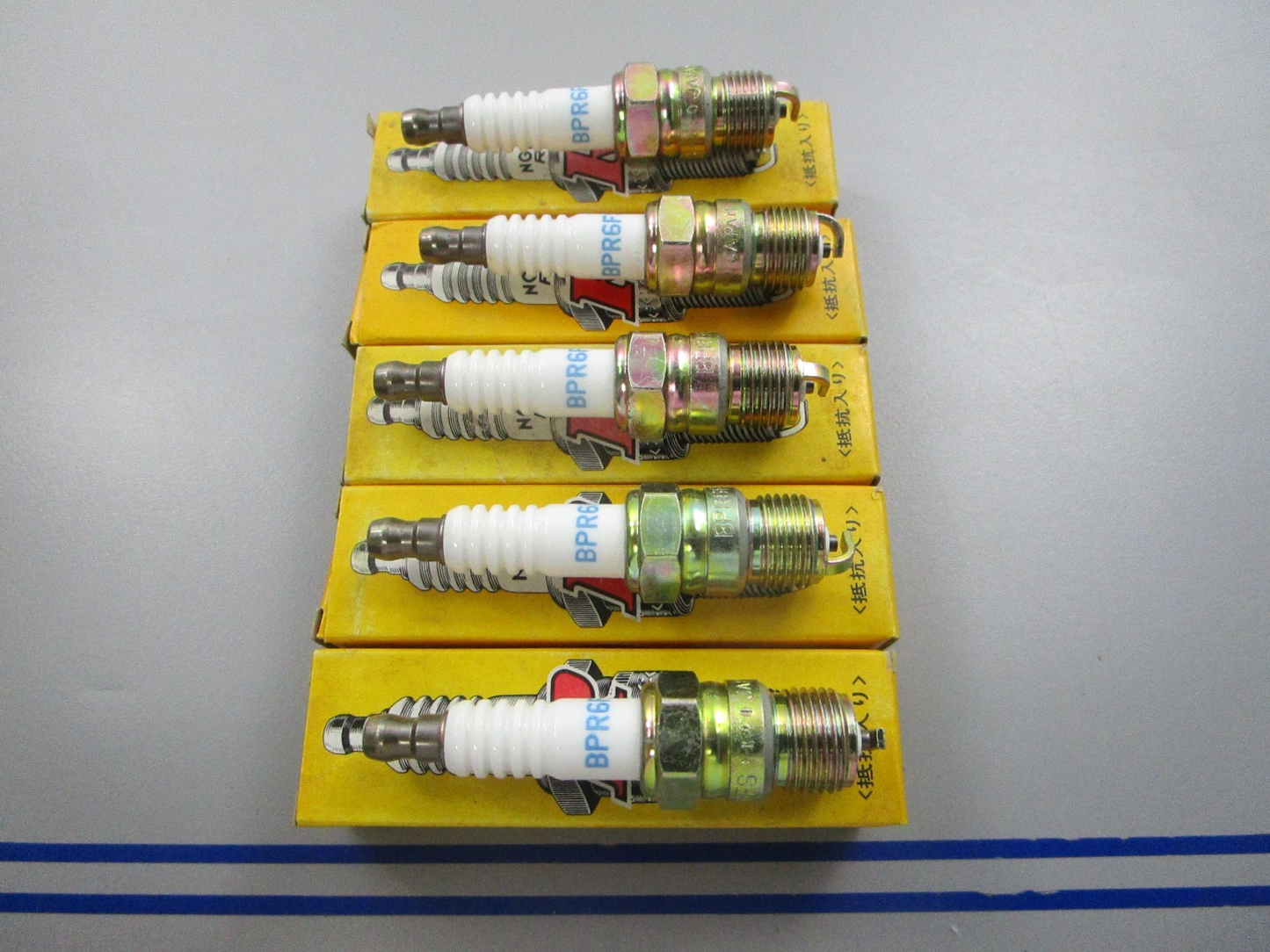 NEW (LOT OF 5) BPR6FS NGK Spark Plug 0810