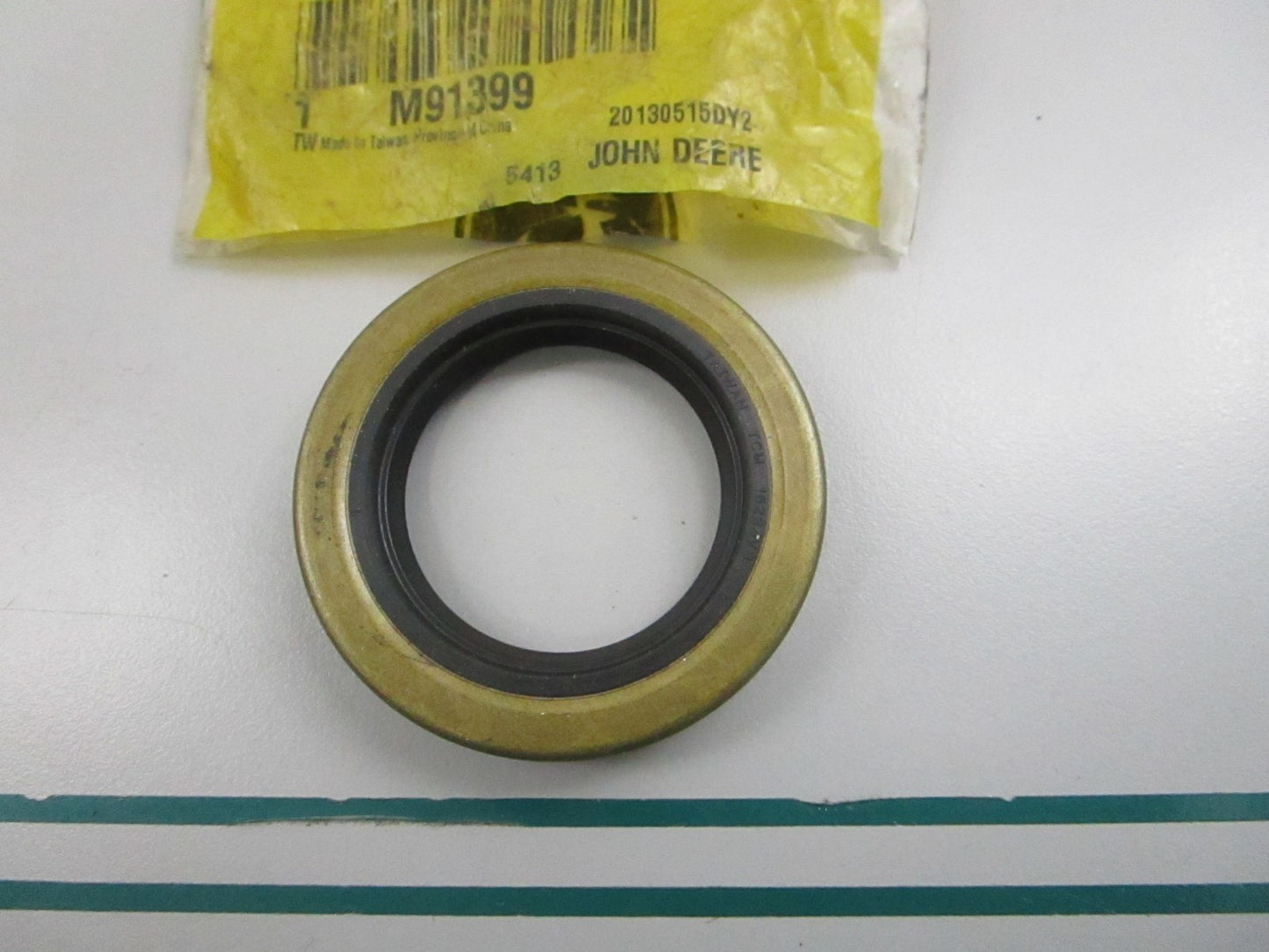 NEW OEM M91399 John Deere Spindle Hub Seal 0810