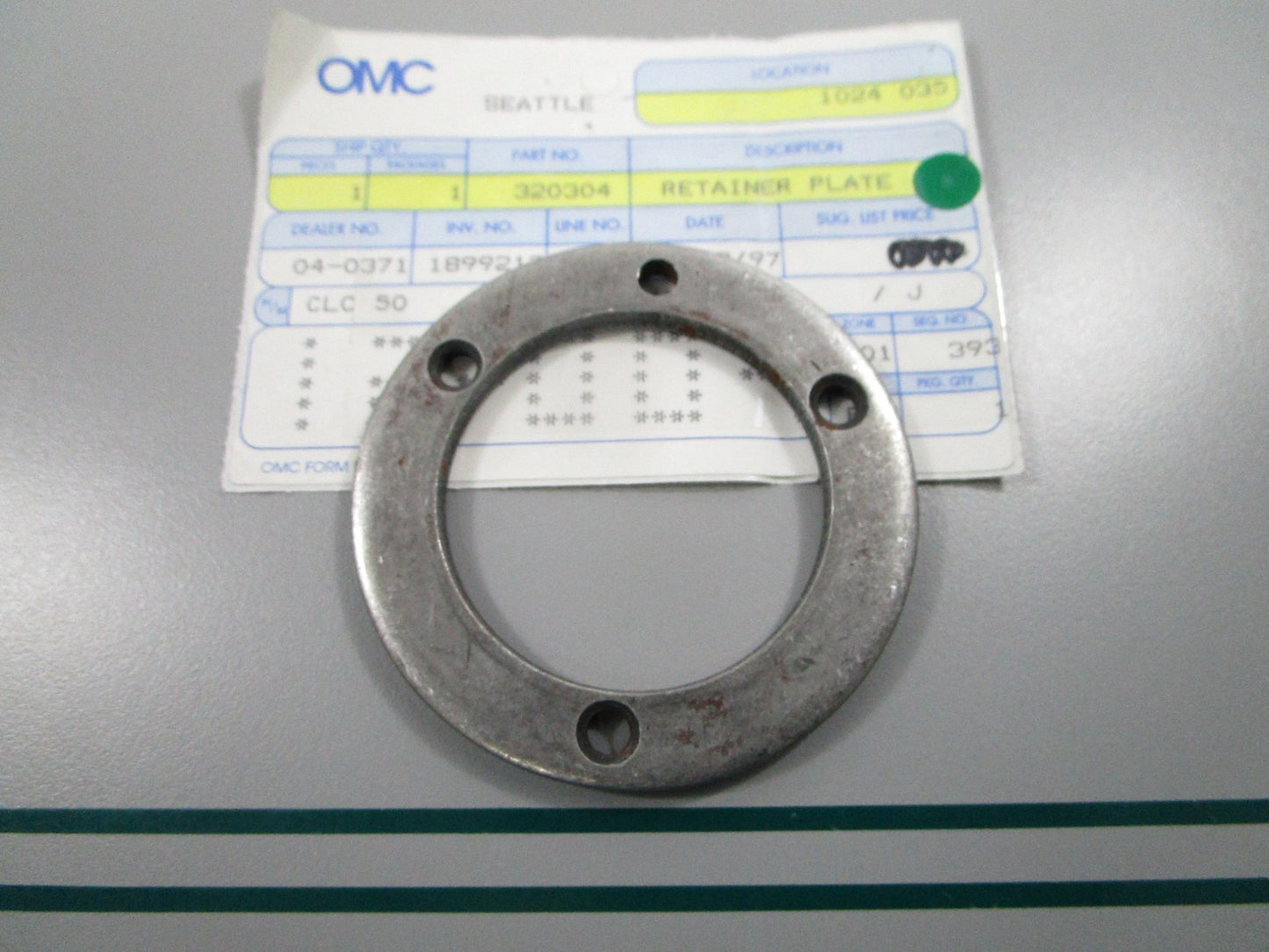 NEW OEM 320304 0320304 OMC Johnson Evinrude Retainer Plate 0810