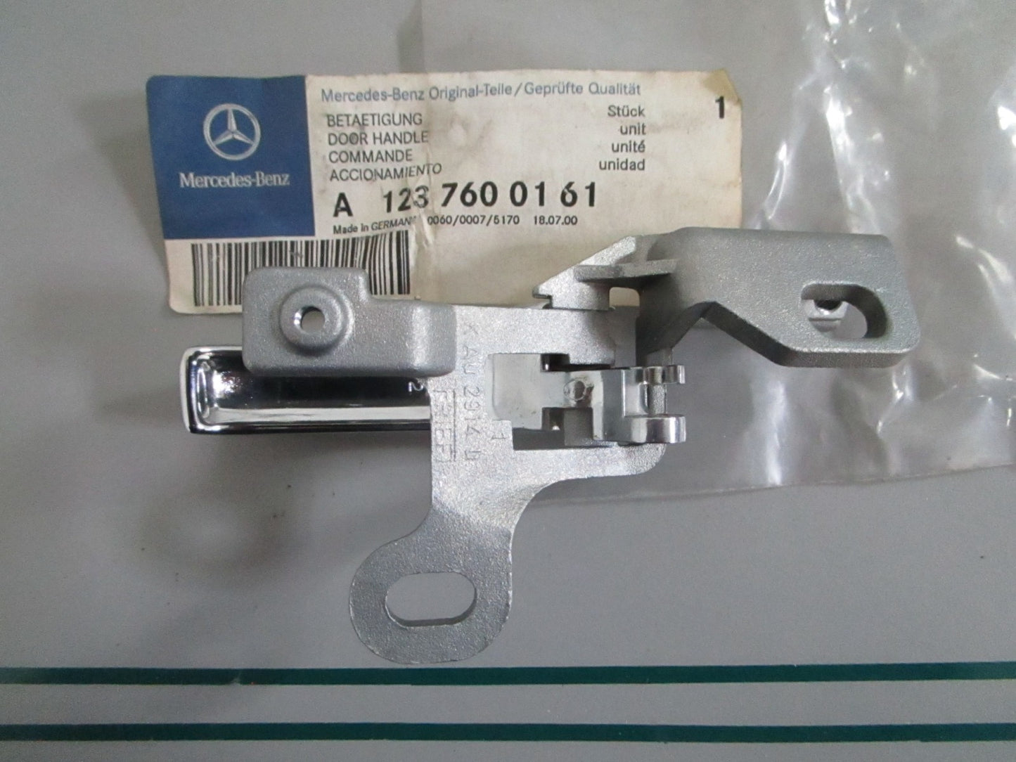 NEW OEM A1237600161 Bosch Door Handle 0820