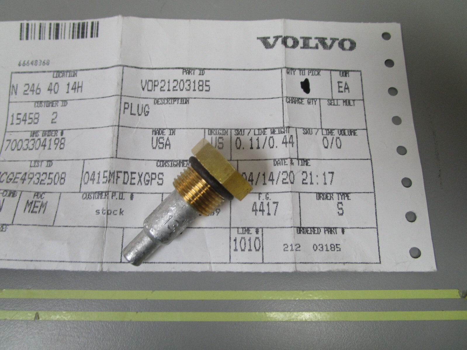 *NEW OEM* 0720 Volvo Penta Plug 21203185