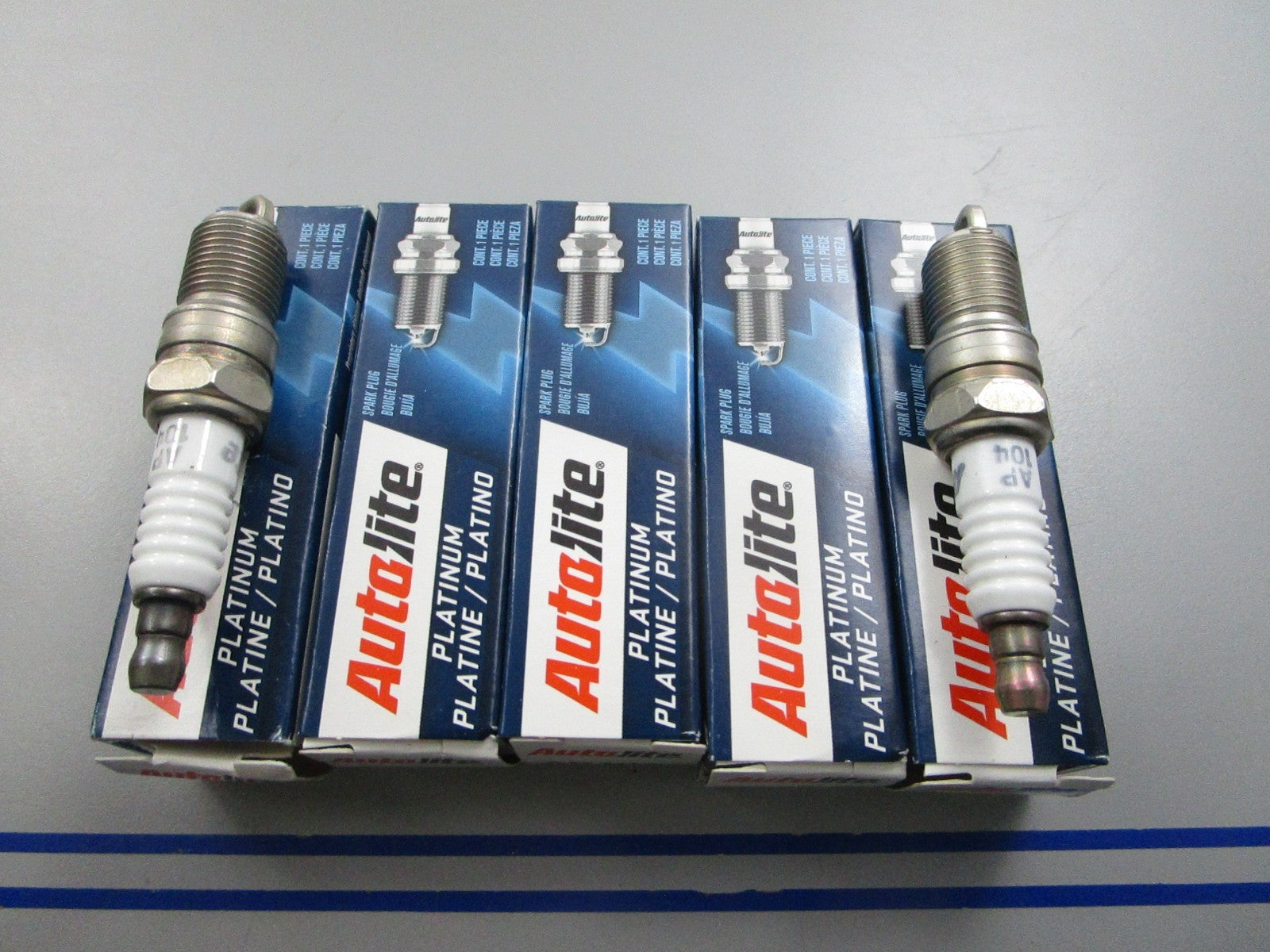 NEW (LOT OF 5) AP104 Autolite Spark Plug 0810