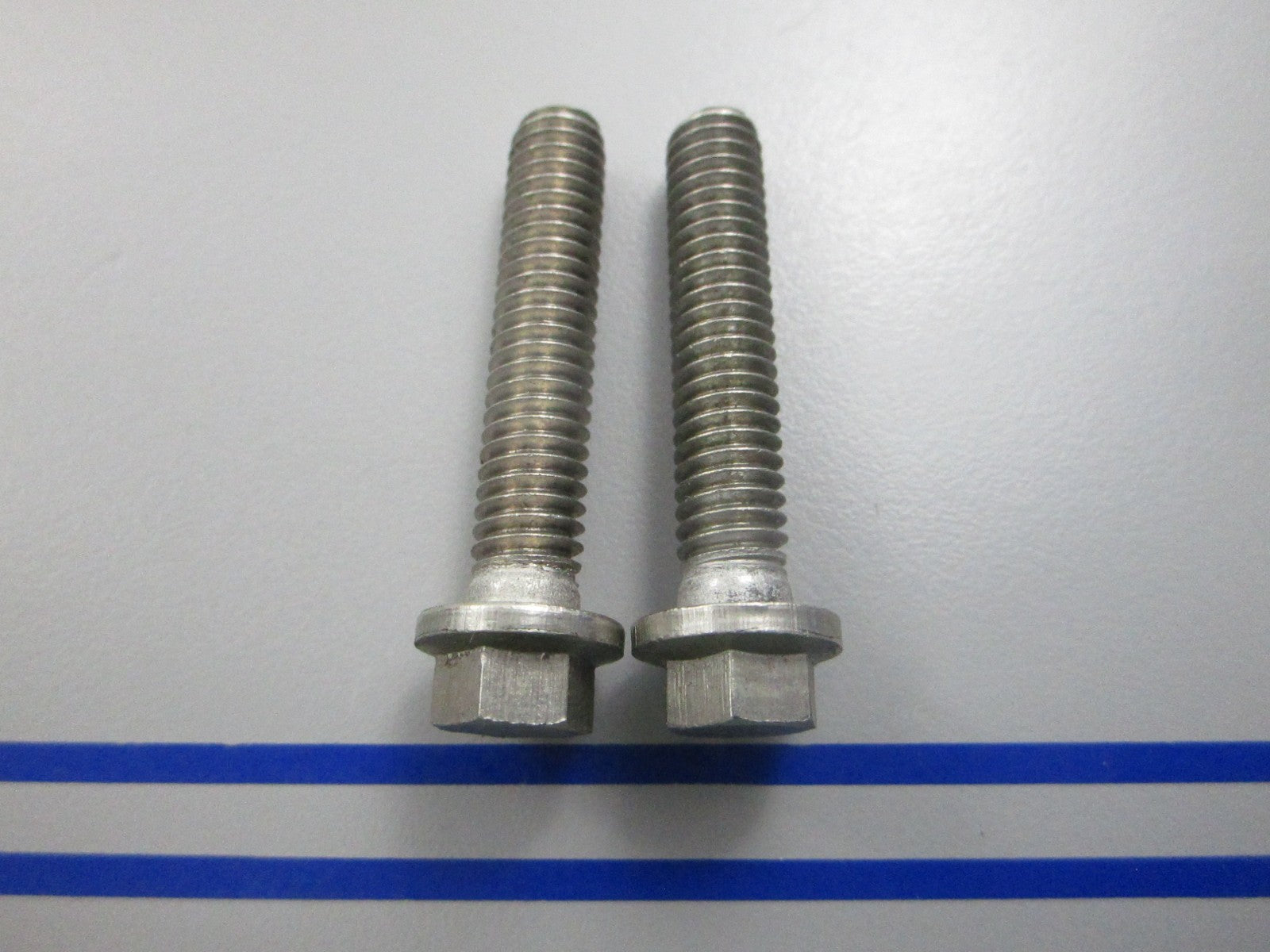 NEW OEM (LOT OF 2) 908511 0908511 OMC Johnson Evinrude Housing Cover Screw 0810
