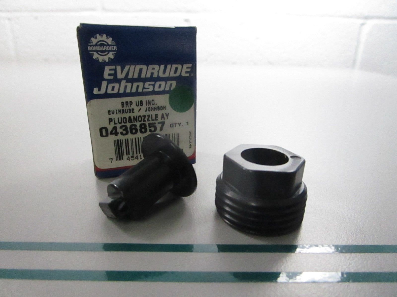 NEW OEM 436857 0436857 OMC Johnson Evinrude Plug & Nozzle Assembly 0810