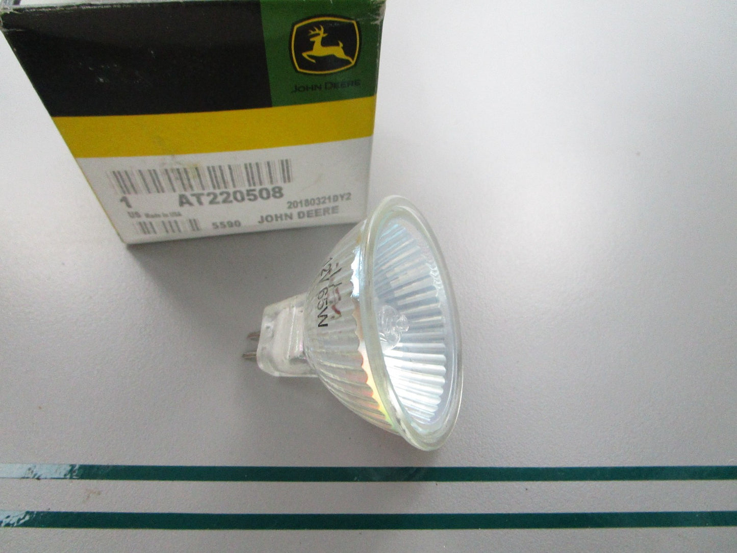 NEW OEM AT220508 John Deere Light Bulb 0810