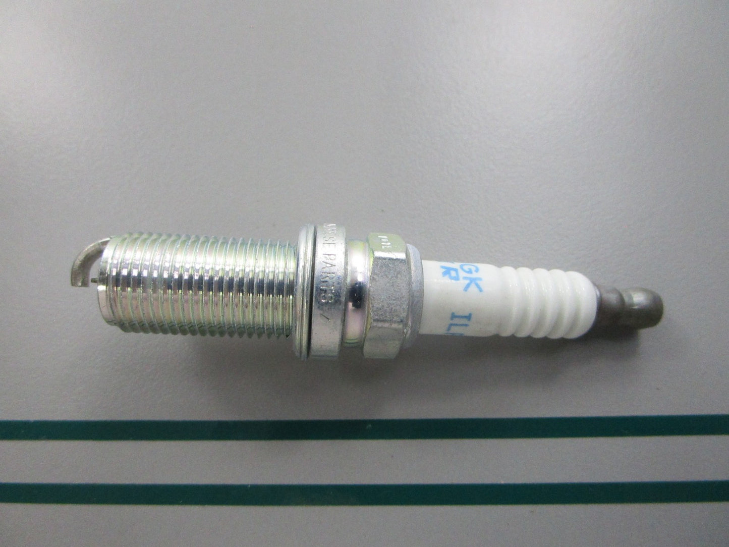 NEW ILFR6G-E NGK Spark Plug 0810