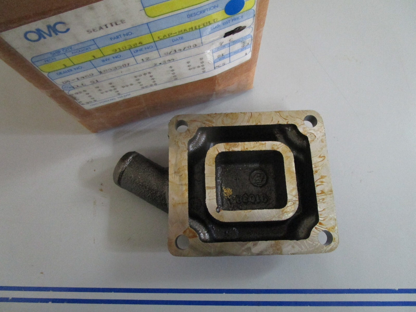 *NEW OEM* 0820 OMC Johnson Evinrude Manifold Cap 910384 0910384