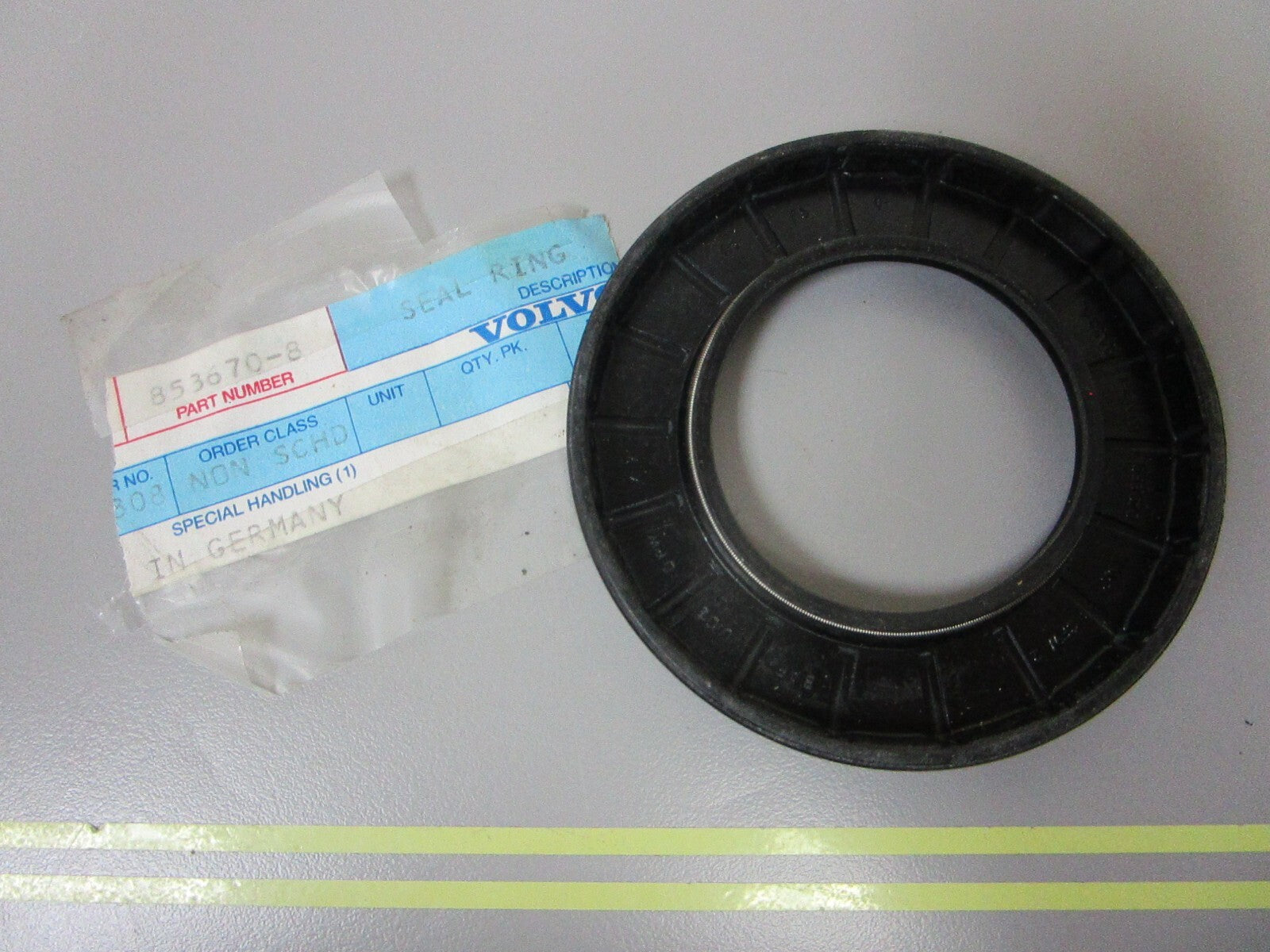 *NEW OEM* 0810 Volvo Penta Seal 853670