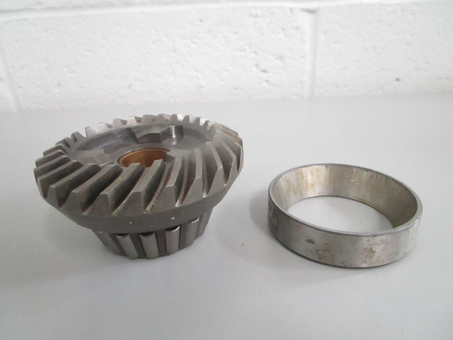 NEW OEM AA321023 Mercury Force 26T Front Gear 0820