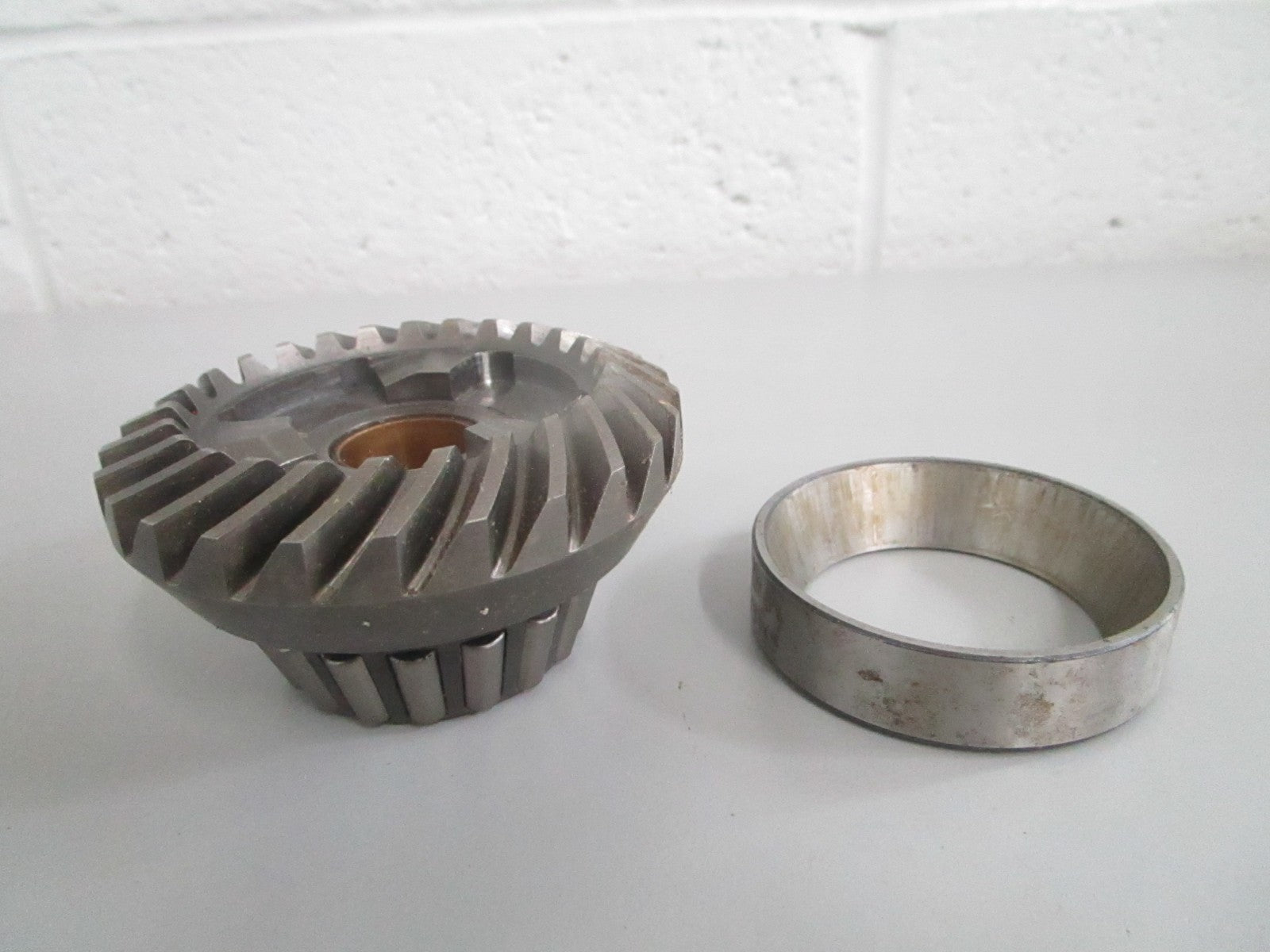 NEW OEM AA321023 Mercury Force 26T Front Gear 0820