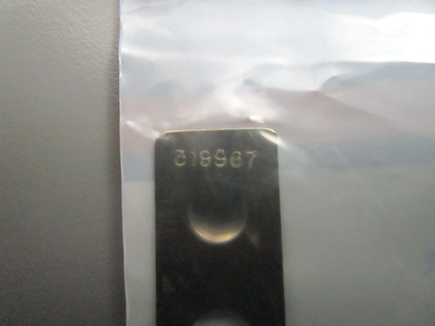 *NEW OEM* 0810 OMC Johnson Evinrude Trunnion Retainer 319967 0319967