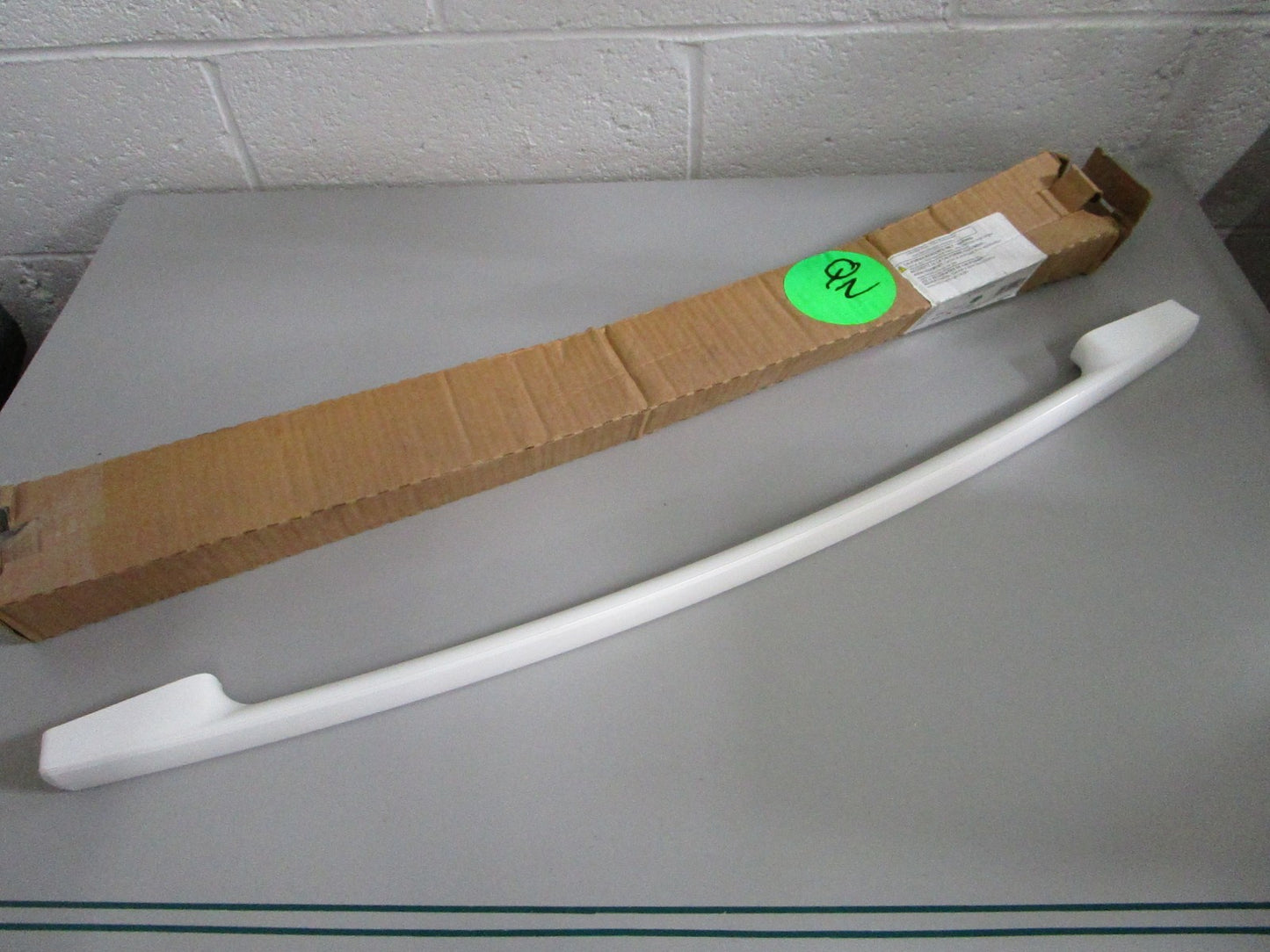 Whirlpool NEW OEM Range Oven Door Vent Trim W10817433 White NOS Part 0820