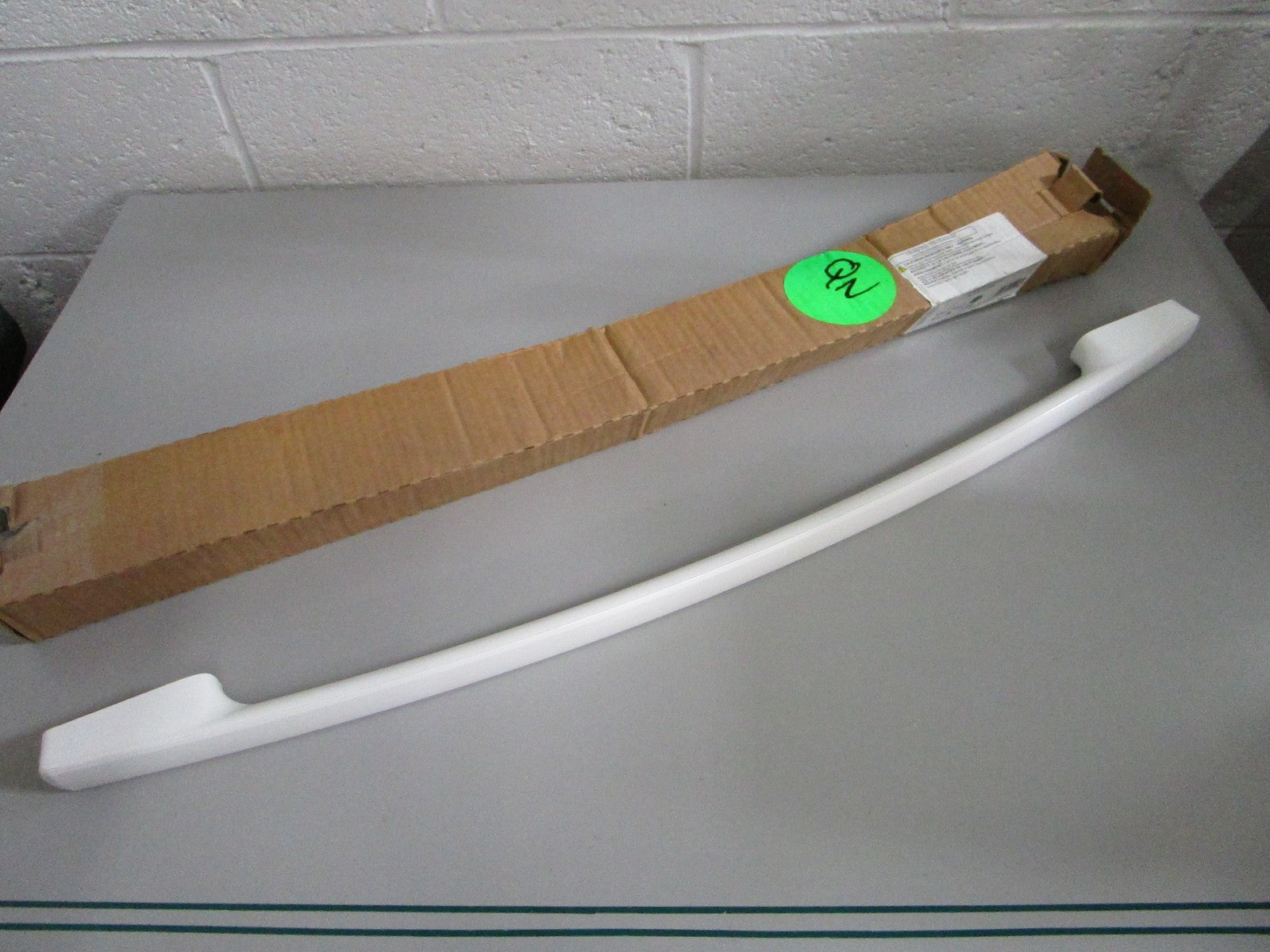 Whirlpool NEW OEM Range Oven Door Vent Trim W10817433 White NOS Part 0820