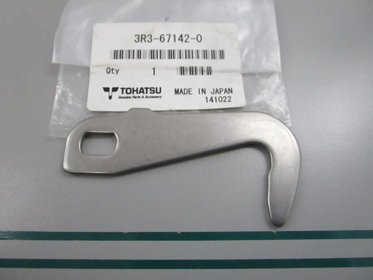 NEW OEM 3R3-67142-0 3R3671420 Tohatsu Cover Hook 0810